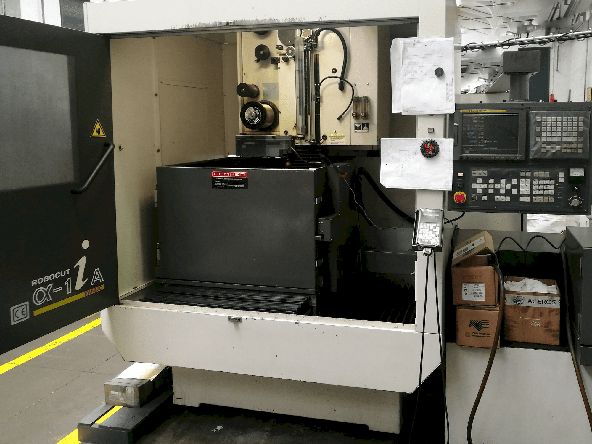 Frontansicht der FANUC Robocut ALPHA -1iA Maschine