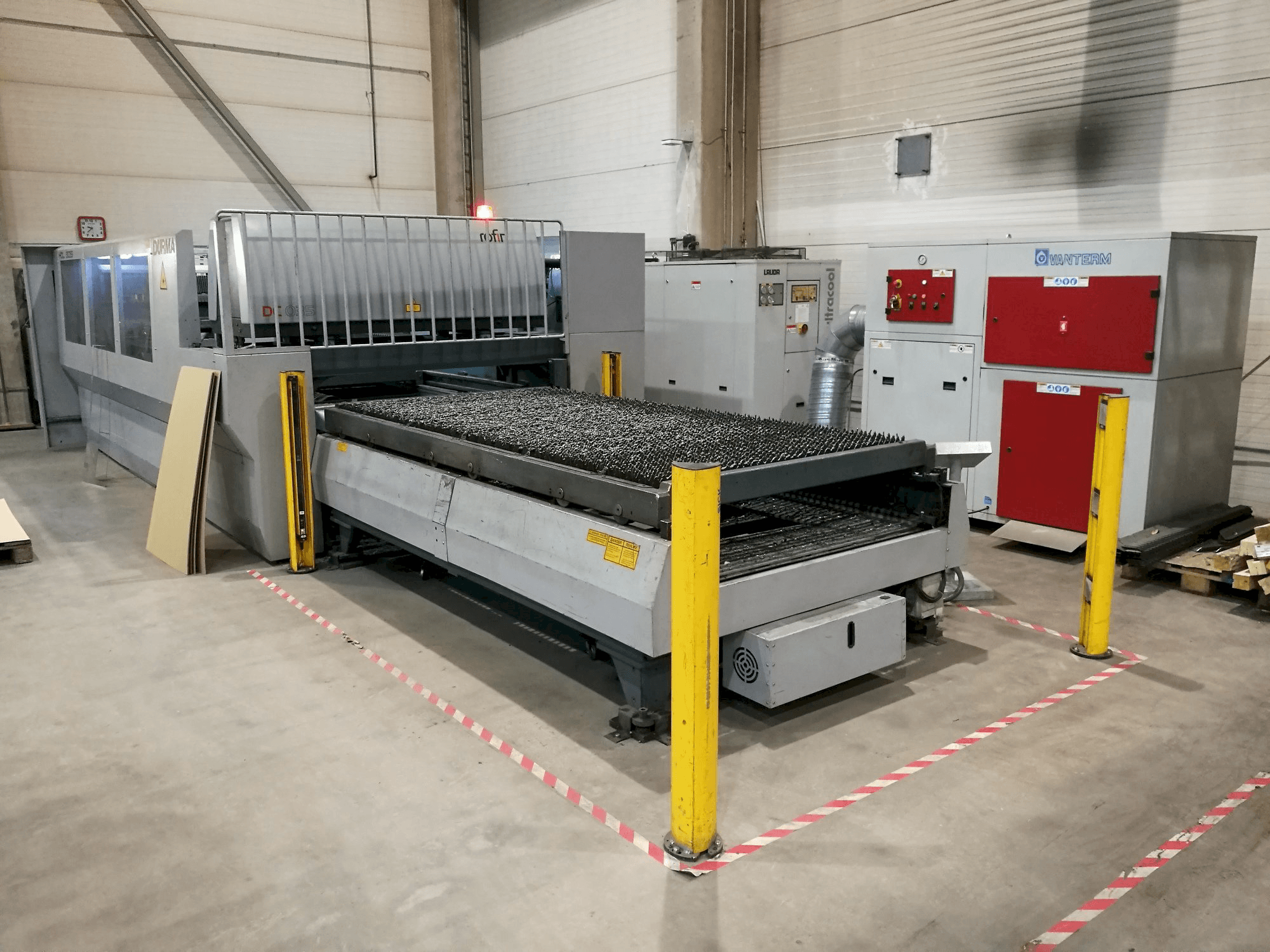 Left side view of Durma HDL 3015 machine