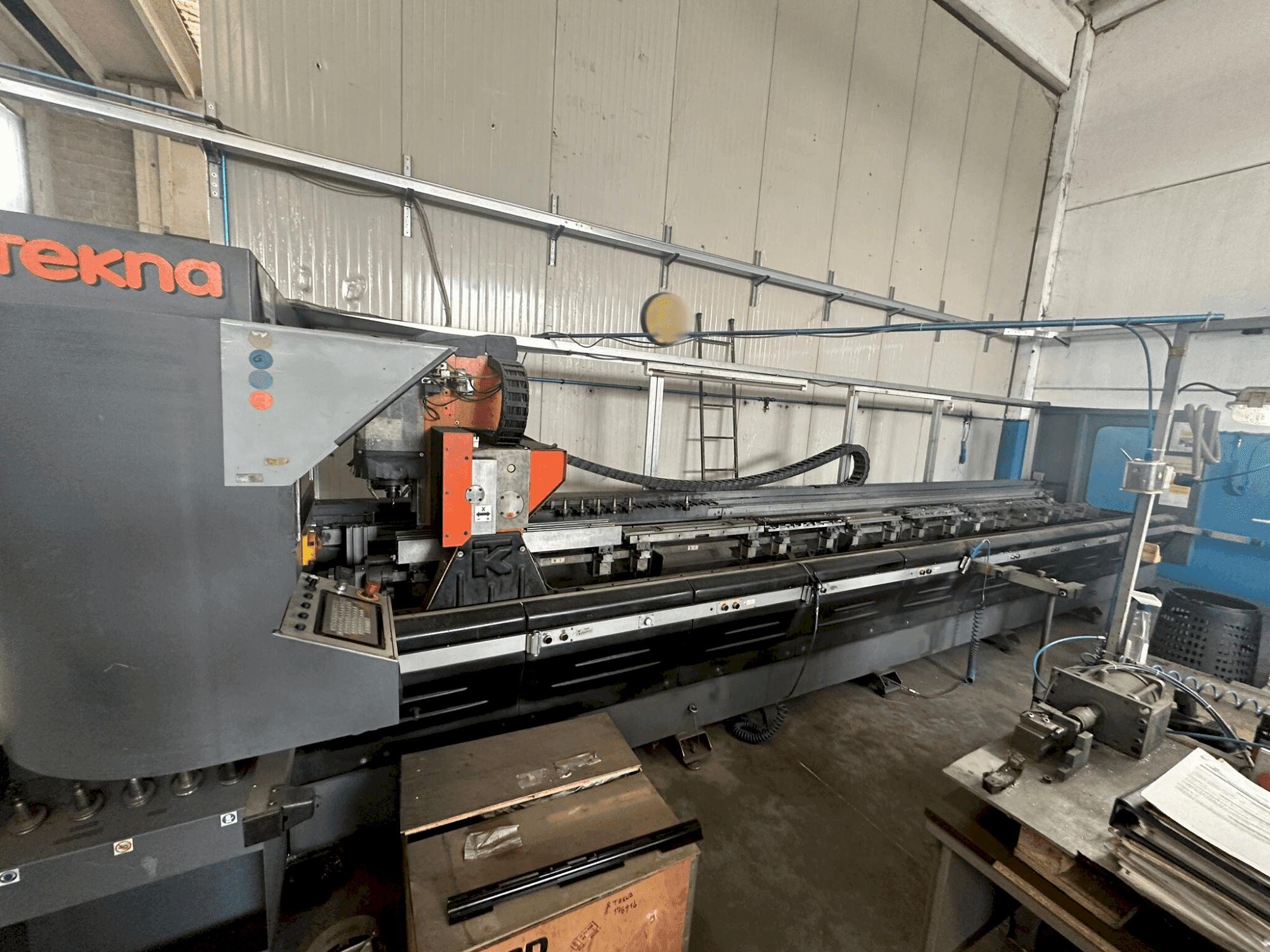 Front view of Tekna Tk427/6 machine