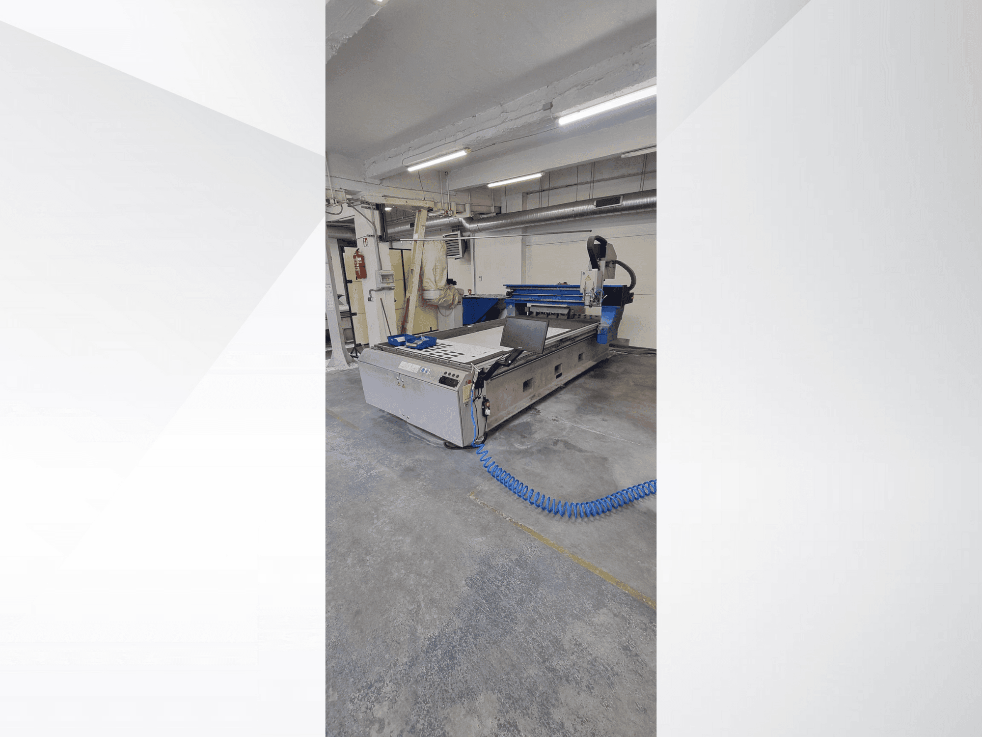 Frontansicht der MECANUMERIC Mecapro 3015 Maschine