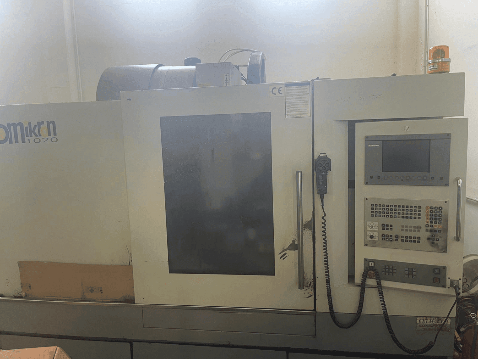 Frontansicht der HARTFORD Omikron VMC-1020 A Maschine