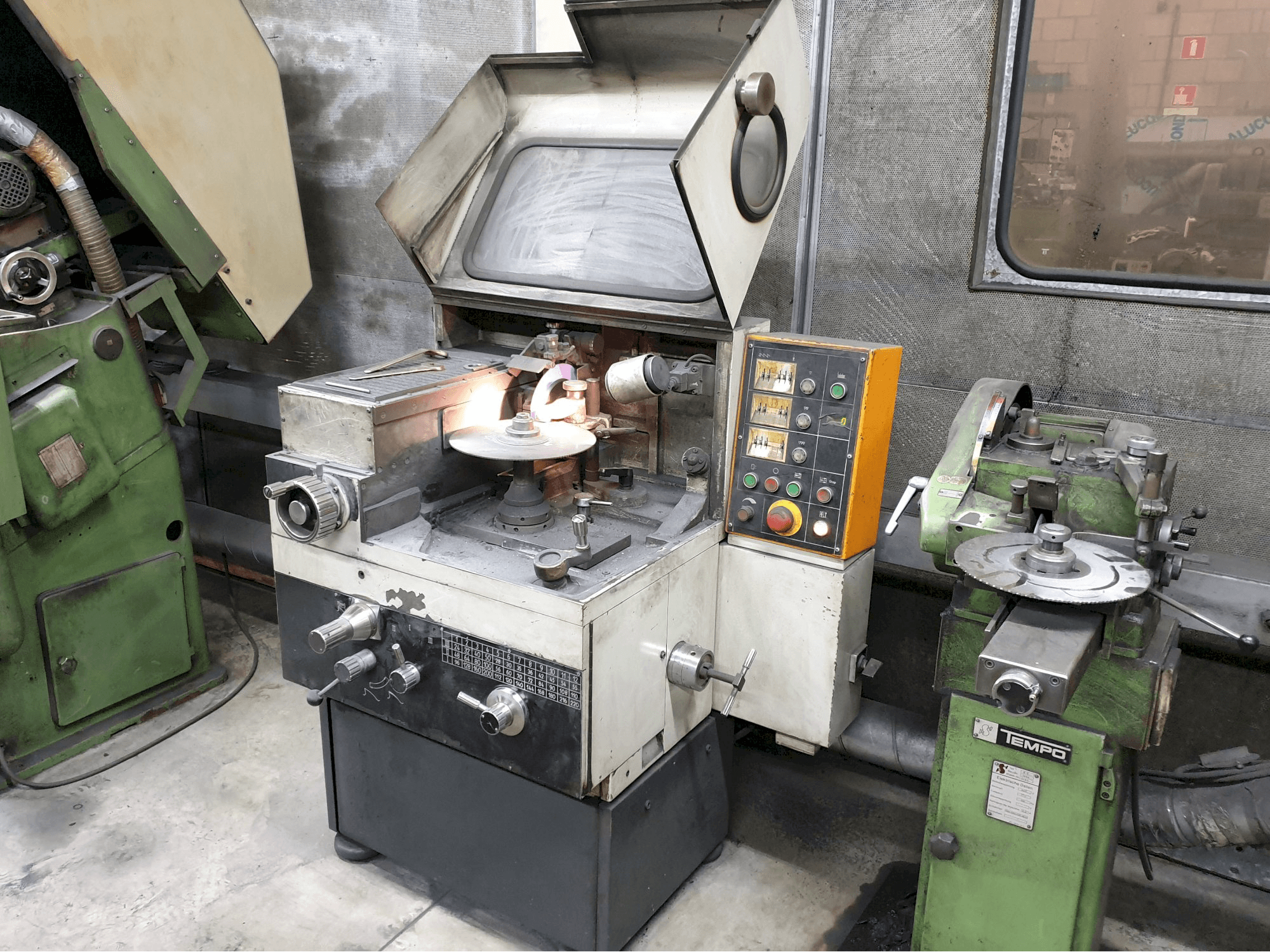 Rechte Ansicht der Loroch K400 Maschine