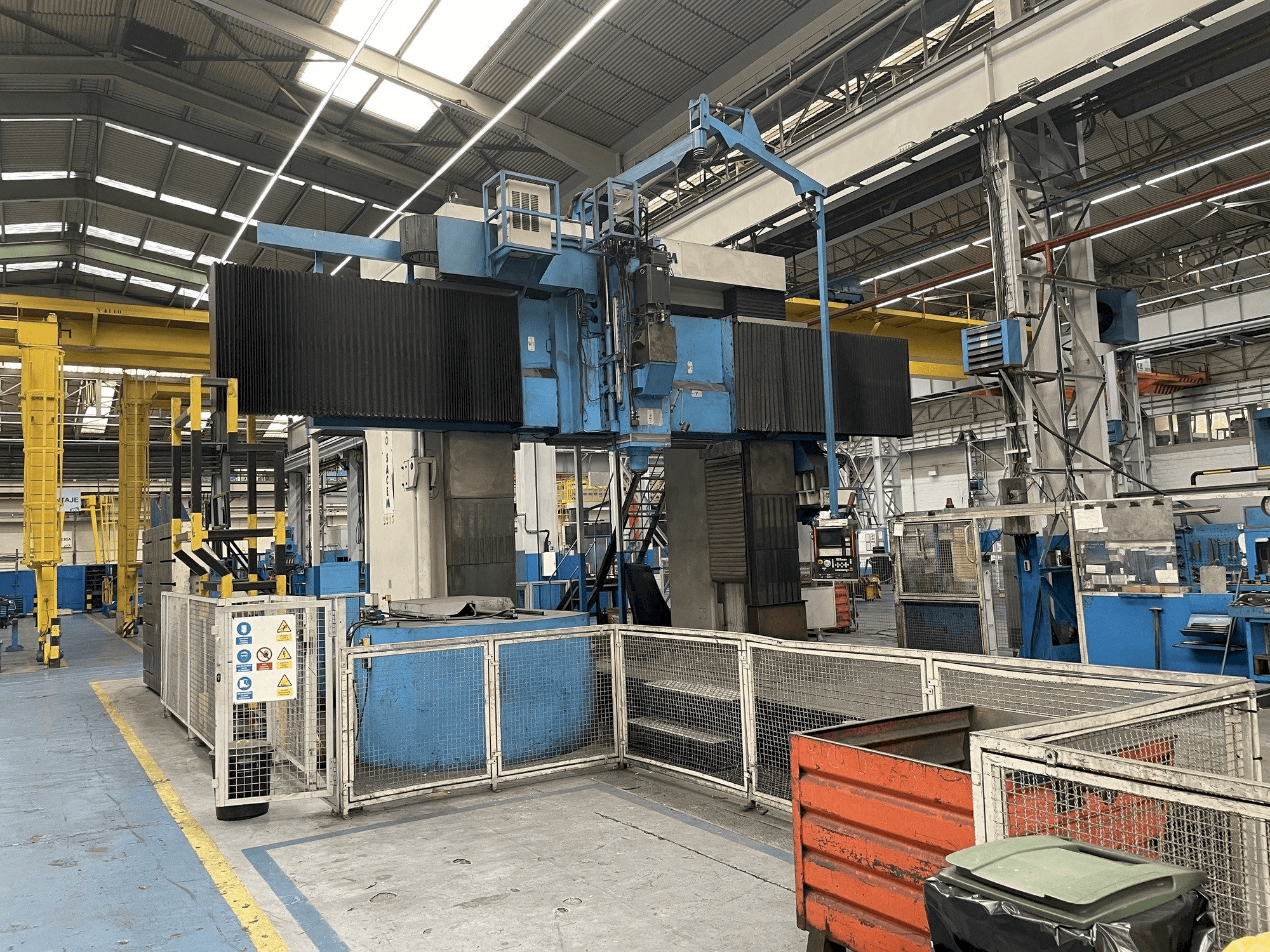 Frontansicht der AMCO-SACEM ACEM FPF1-3300 Maschine