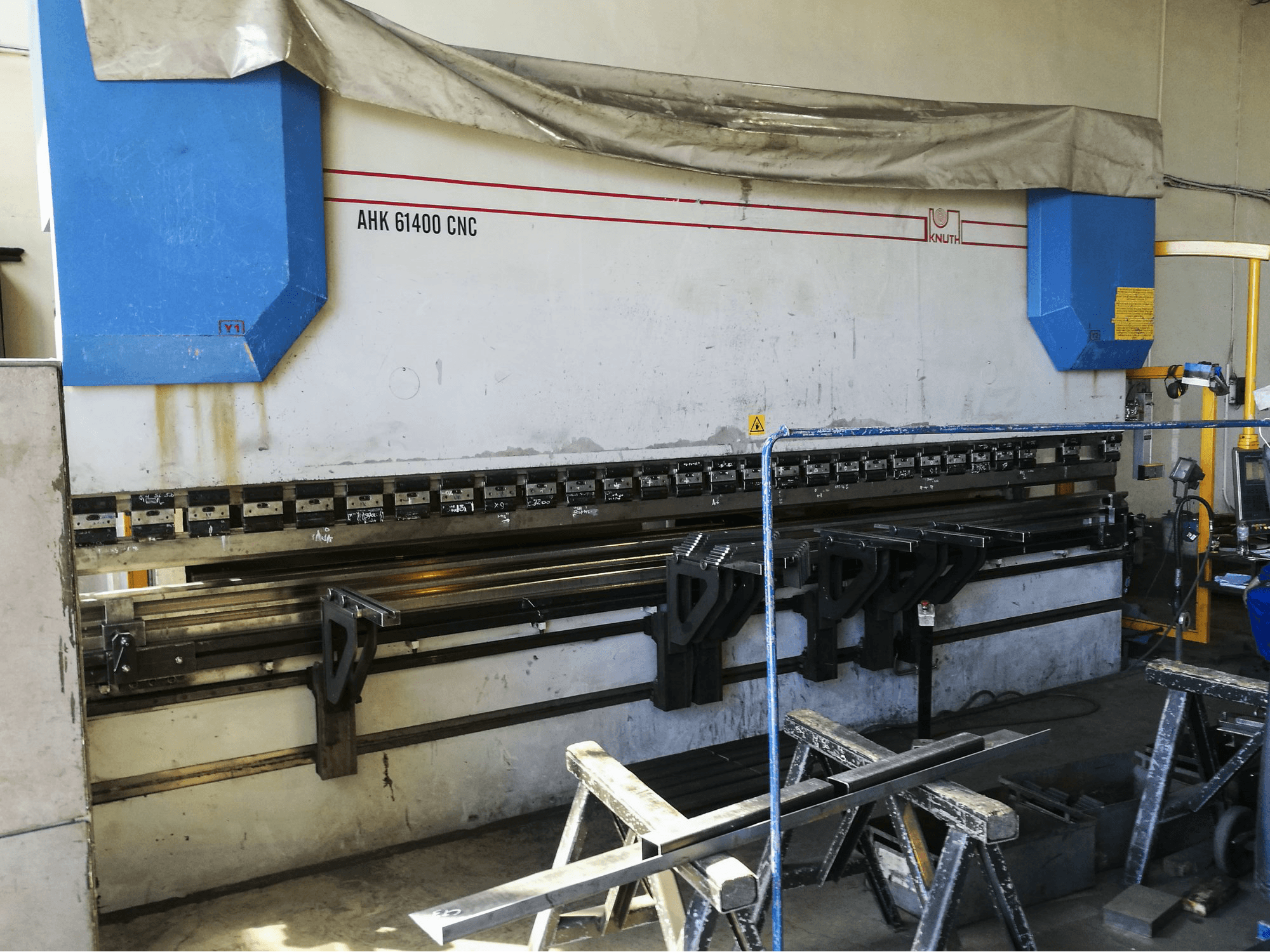 Linke Ansicht der KNUTH AHK 61400 CNC Maschine