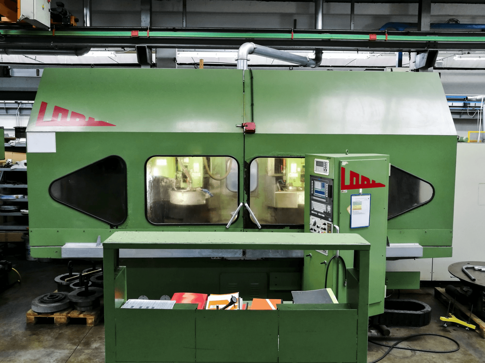 Frontansicht der Lodi RTR S800 CNC Maschine