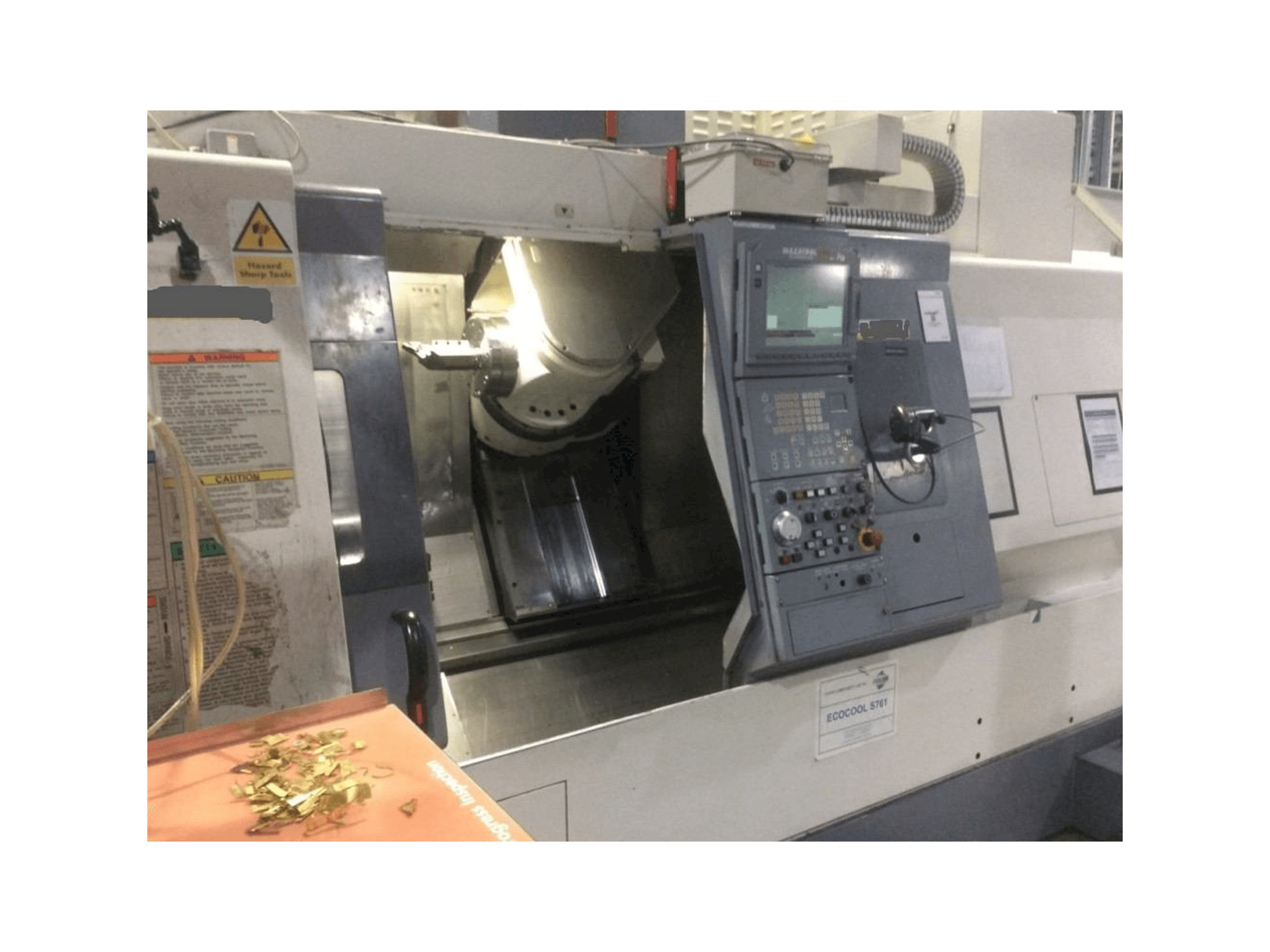 Frontansicht der Mazak Integrex 200-3 Maschine