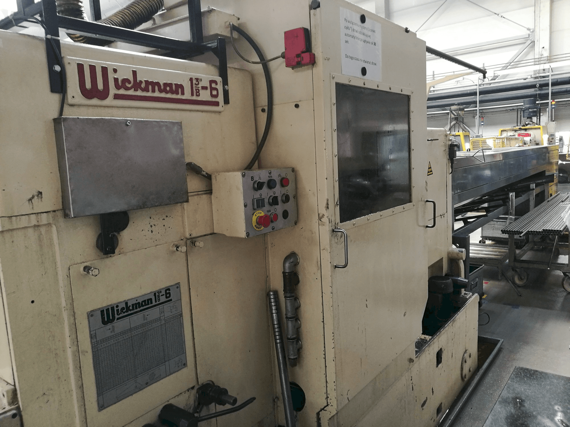 Frontansicht der Wickman 1 3/8"-6 Maschine