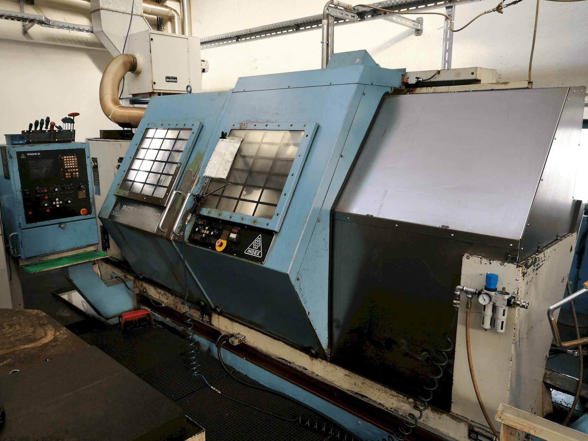 Frontansicht der Index GU 1500 Maschine