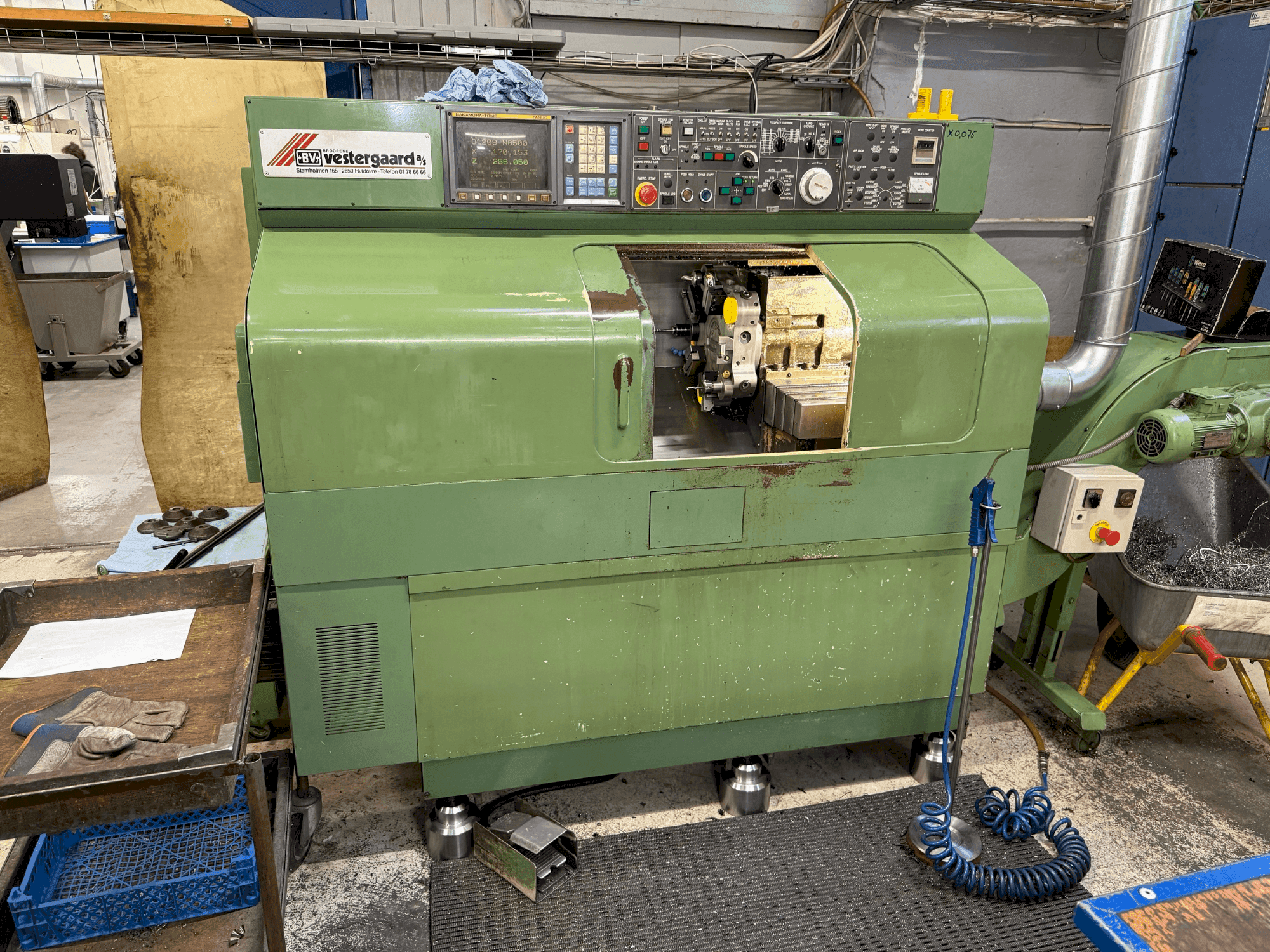 Frontansicht der NAKAMURA TMC-15 Maschine