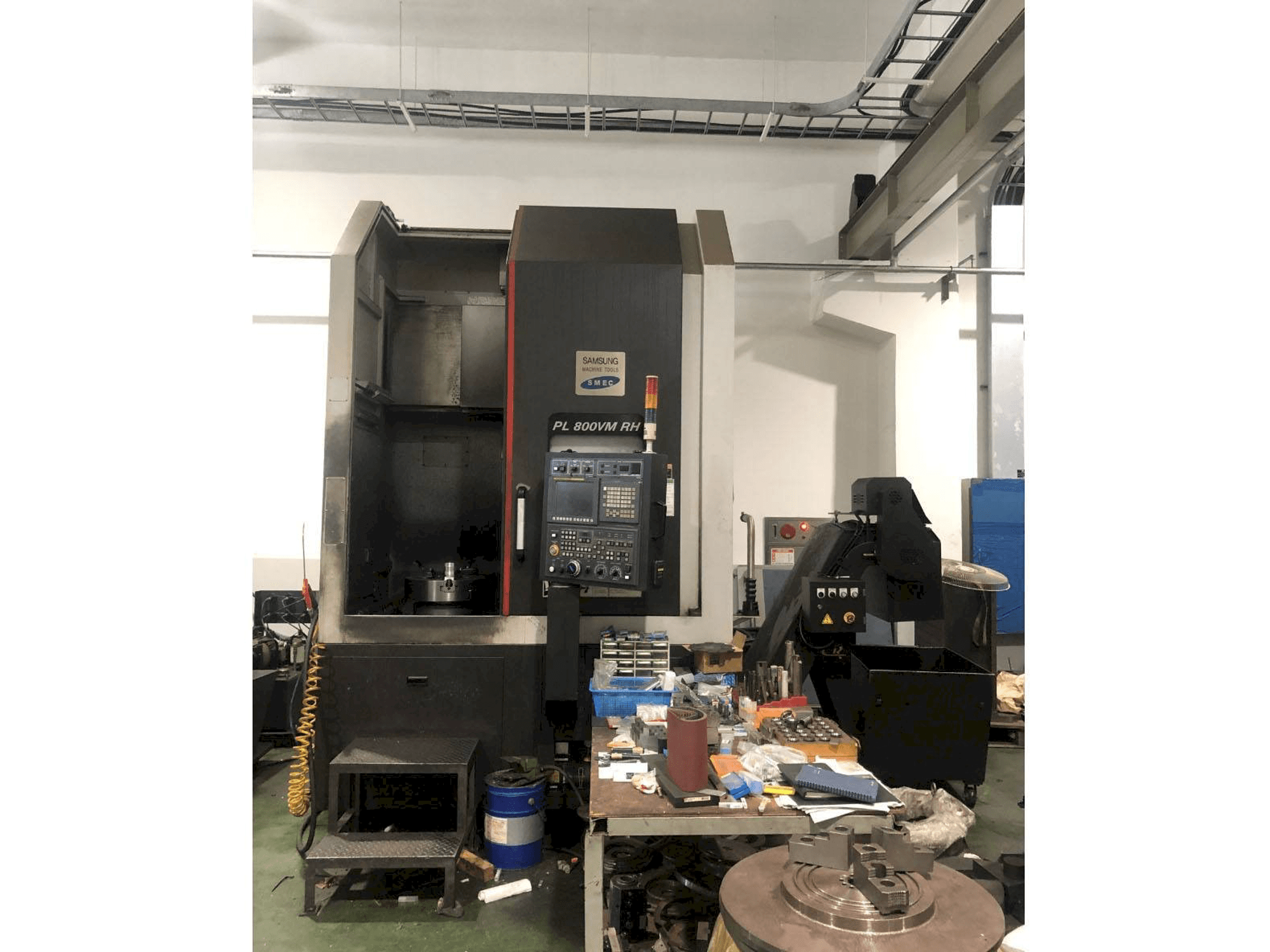 Frontansicht der SMEC PL 800VM RH Maschine