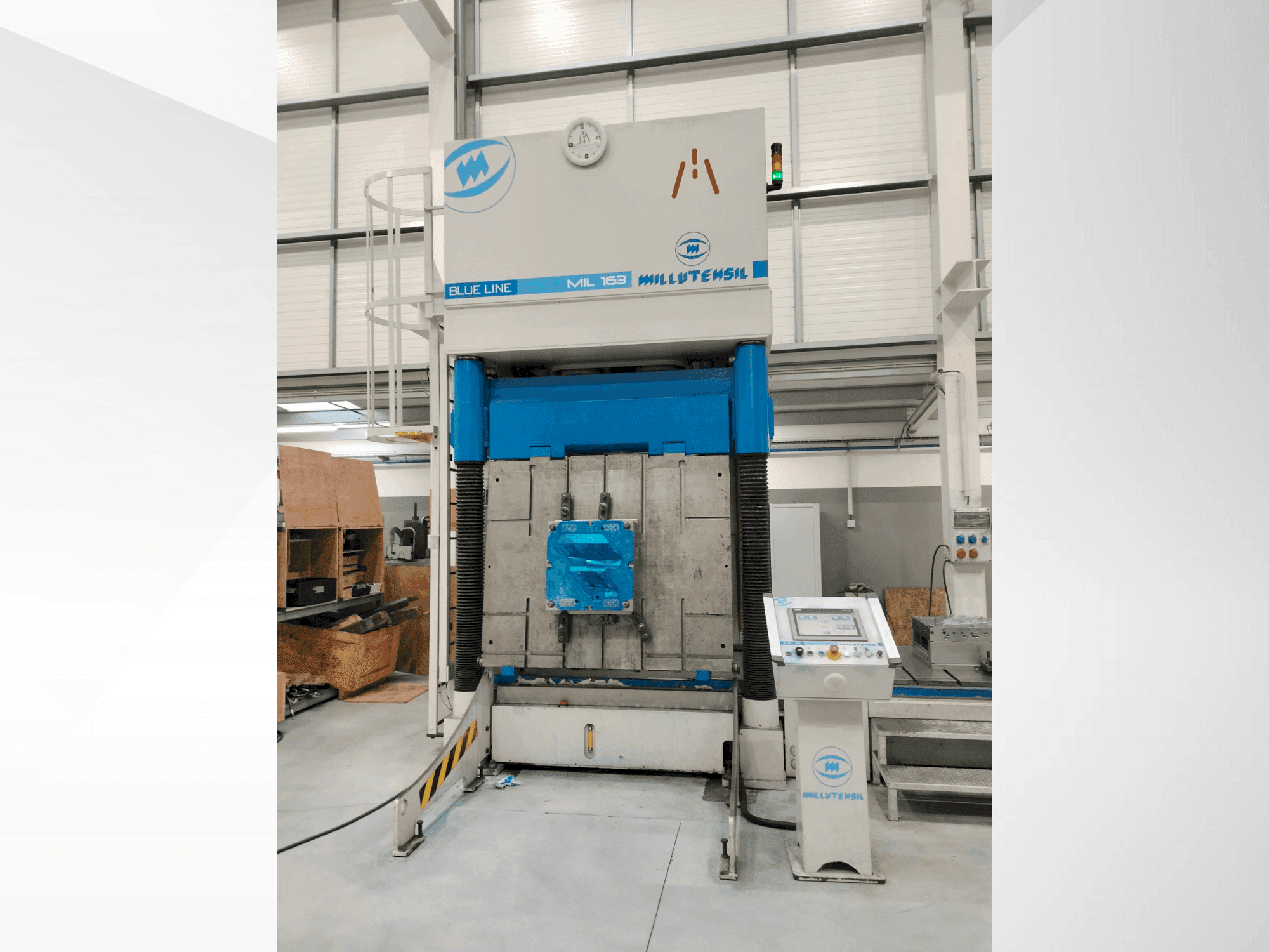 Frontansicht der MILLUTENSIL MIL 163 Maschine