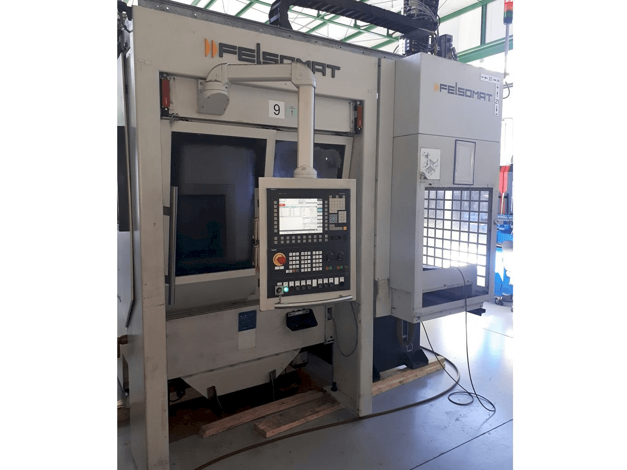 Frontansicht der Felsomat FTC 160 Maschine