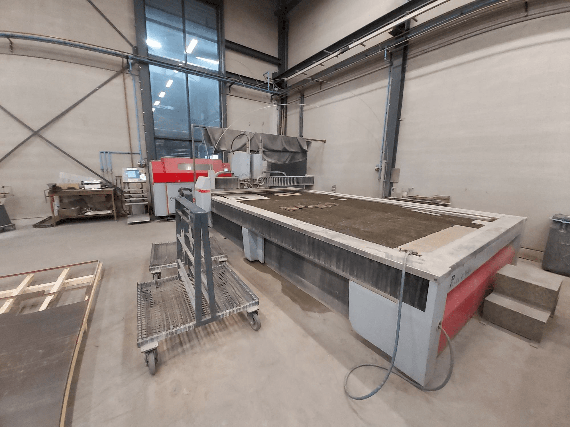 Frontansicht der Resato PJE-4-4000 waterjet Maschine