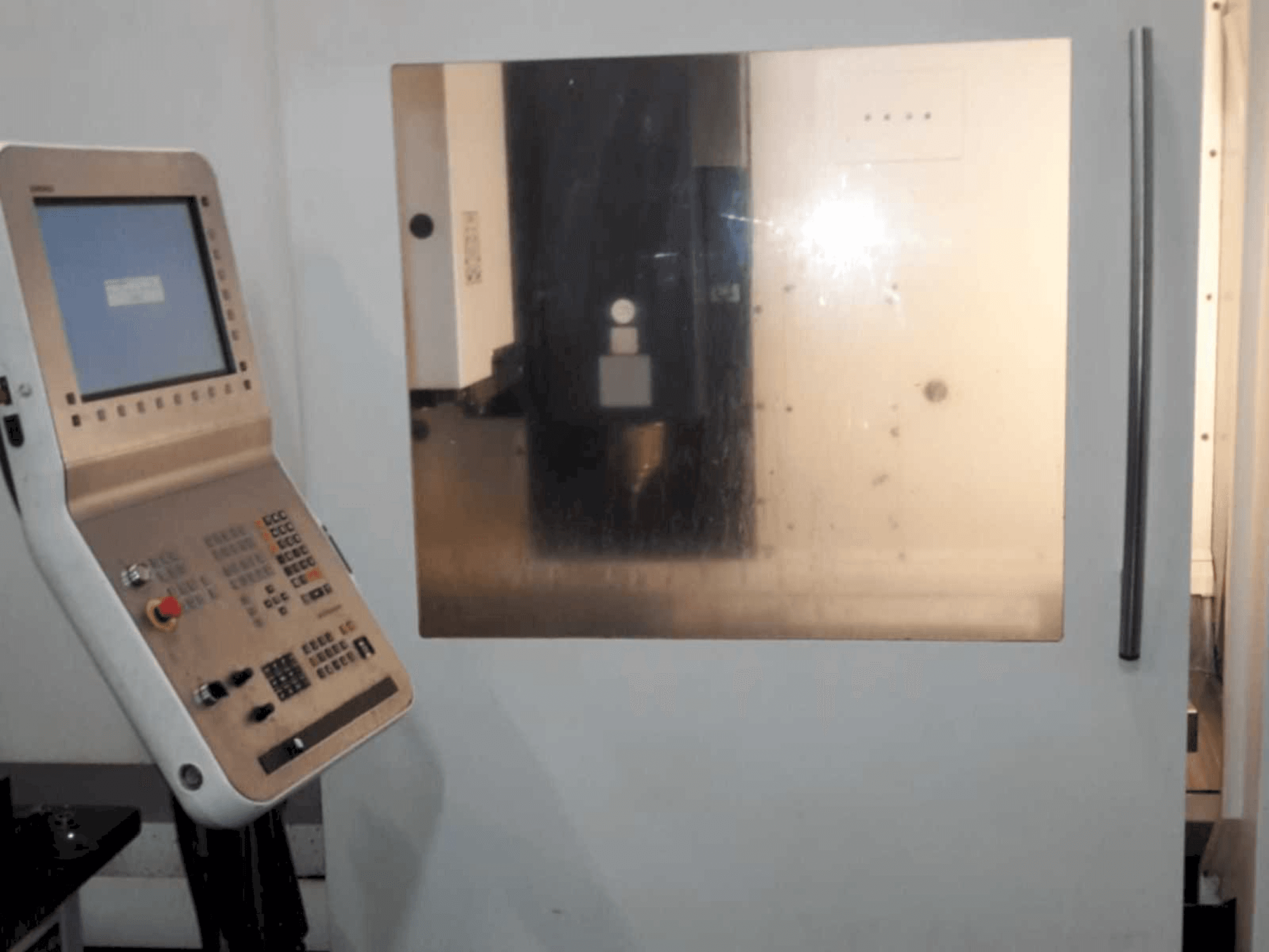 Frontansicht der DMG DMC 1035 V ECO Maschine