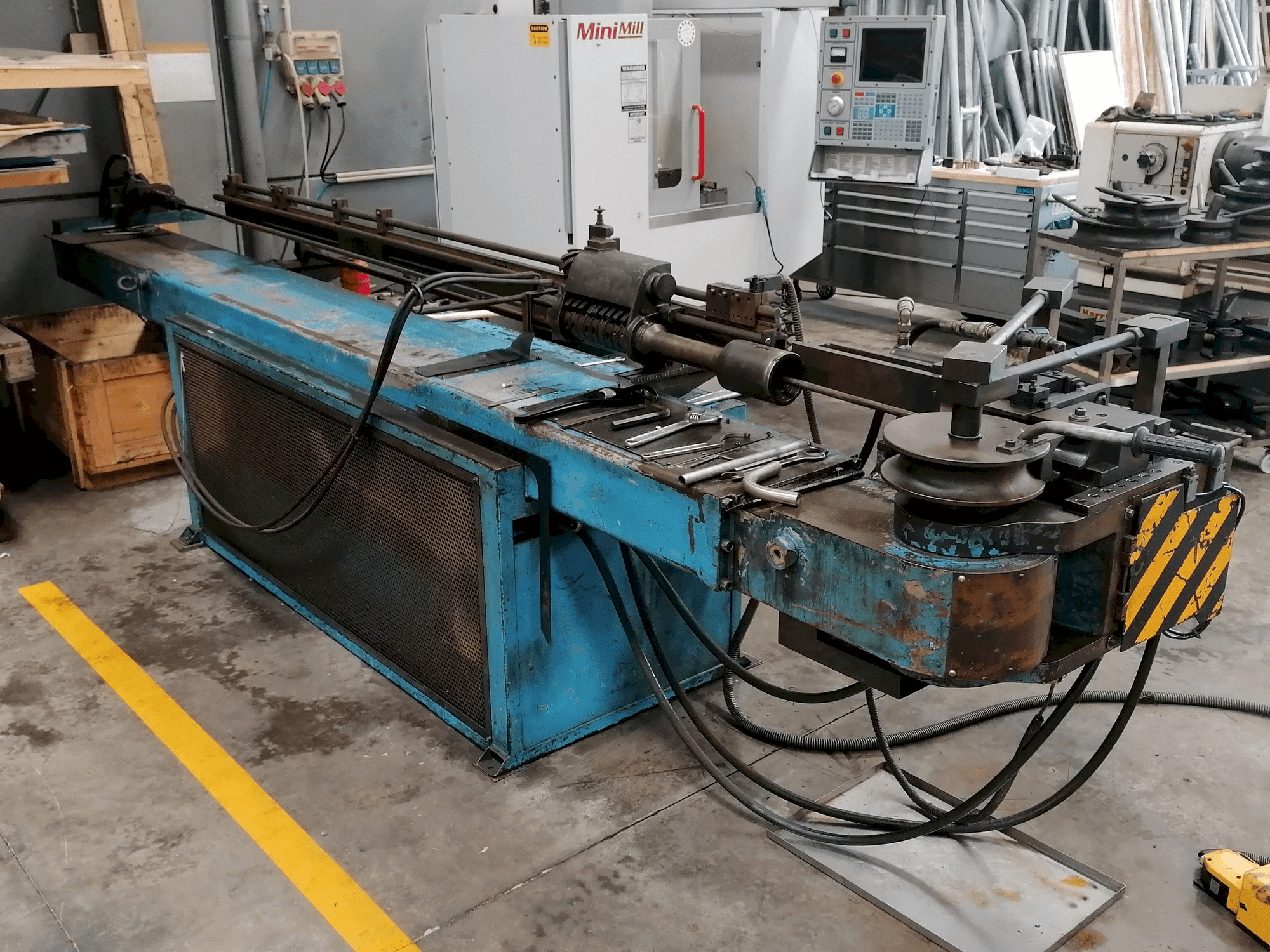 Frontansicht der Amob CH69 Maschine