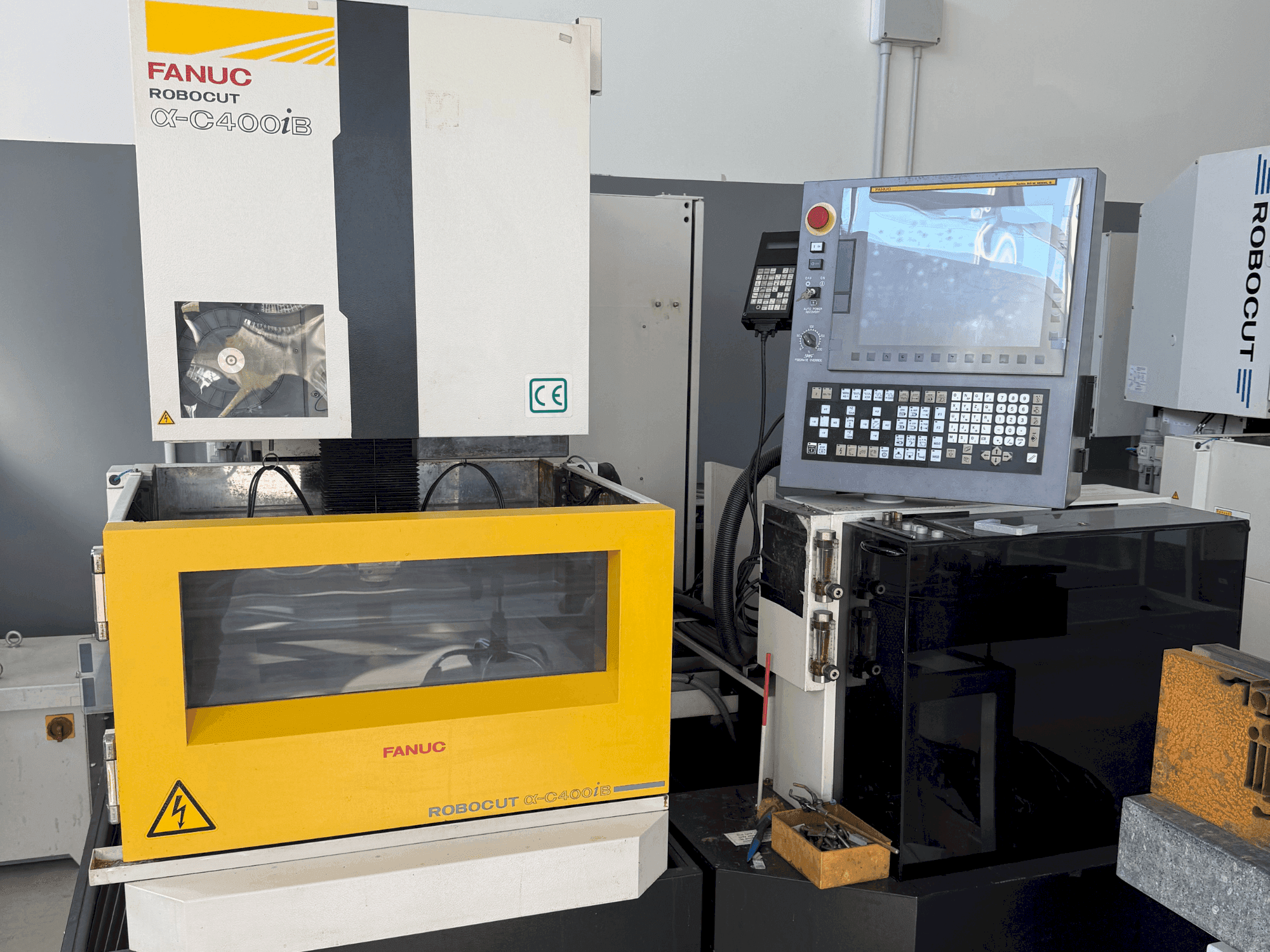 Frontansicht der FANUC Robocut alpha-C400iB Maschine