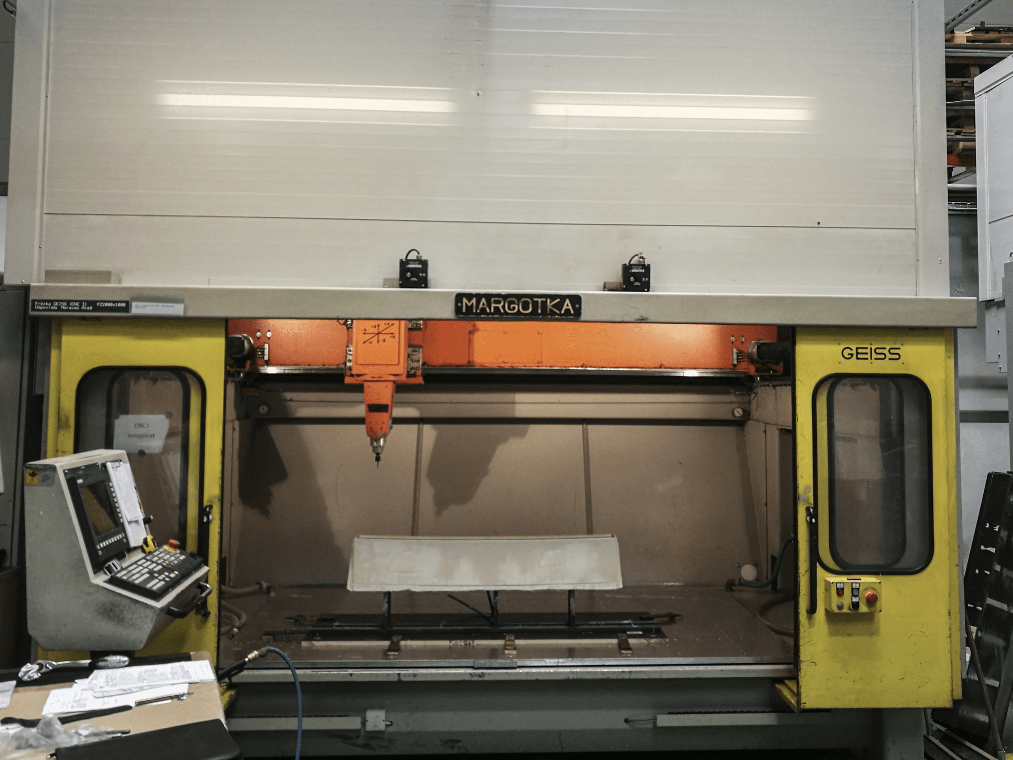 Frontansicht der GEISS FZ 2000x1000 Maschine