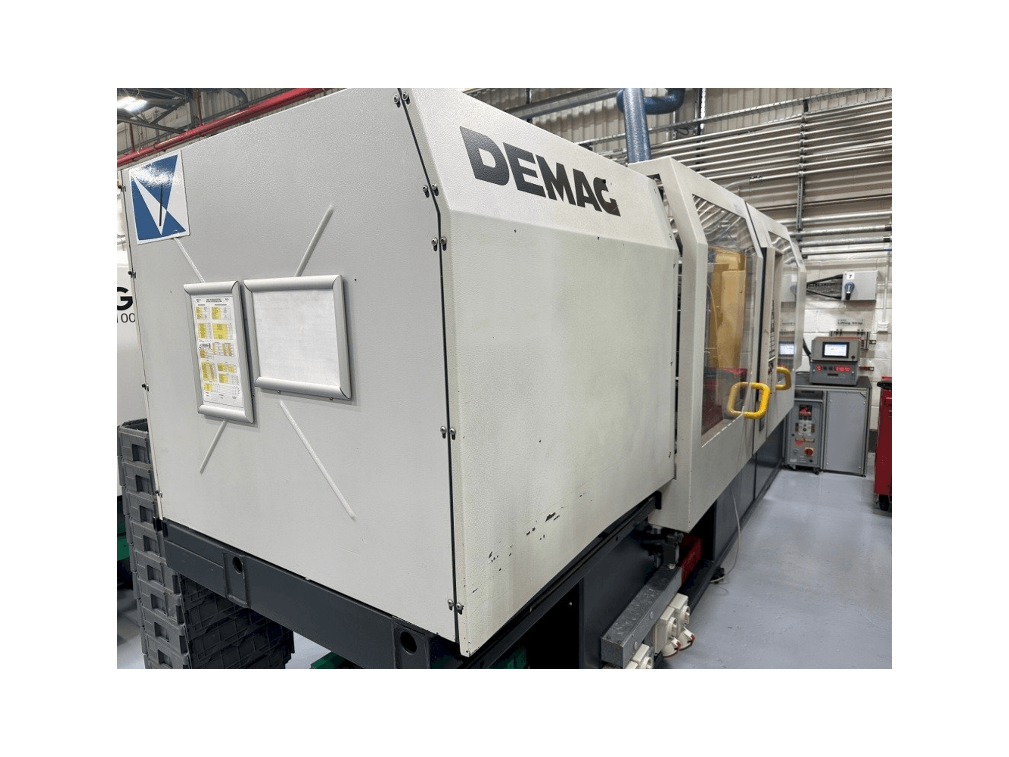 Linke Seitenansicht der DEMAG Ergotech System 1100-200 Maschine
