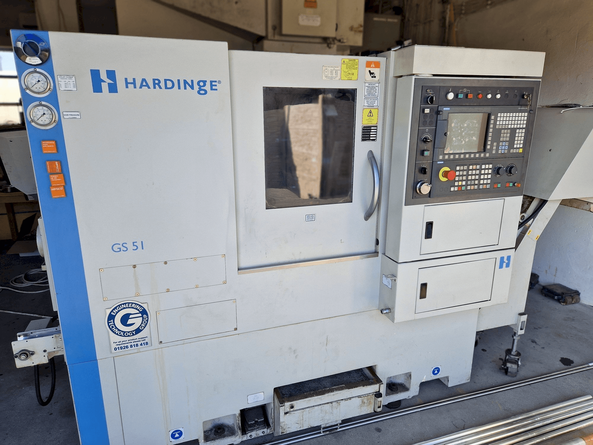 Frontansicht der HARDINGE GS 51 V3 Maschine