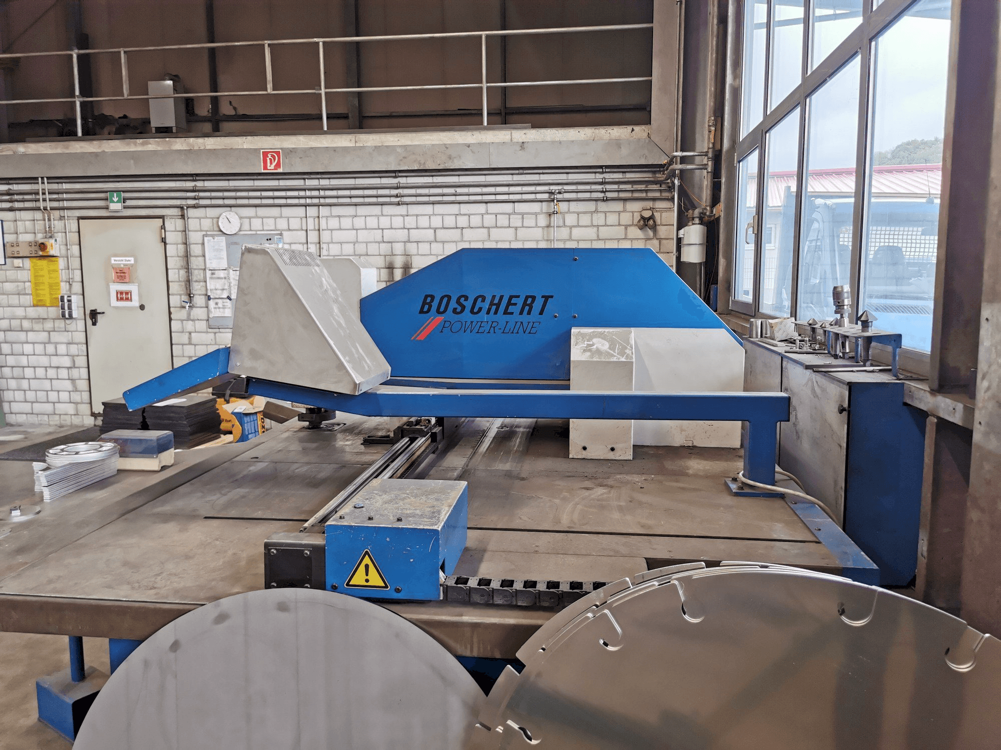 Frontansicht der BOSCHERT PL 150 CNC Z Maschine