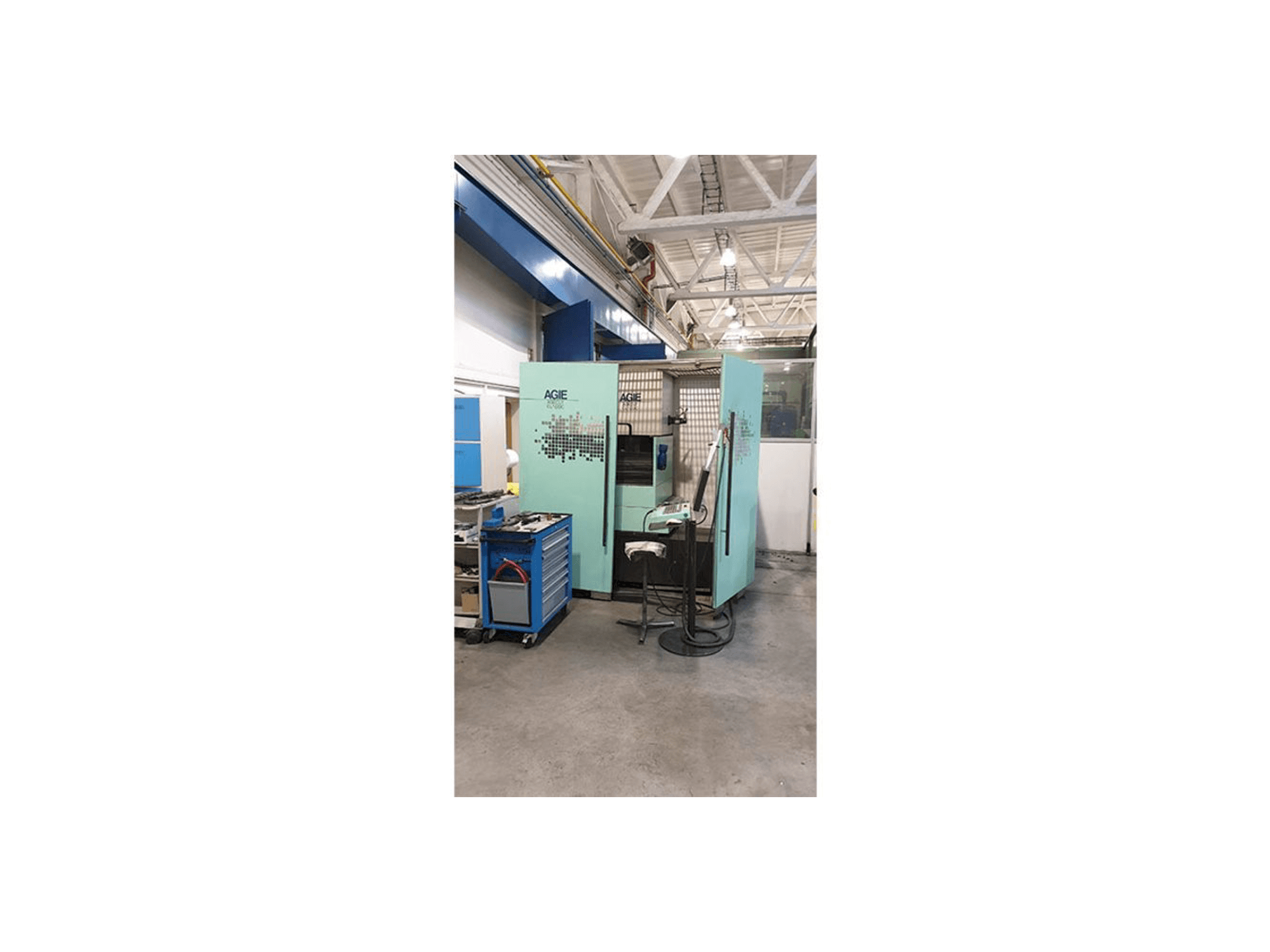 Frontansicht der AGIE Agiecut Classic 3 Maschine