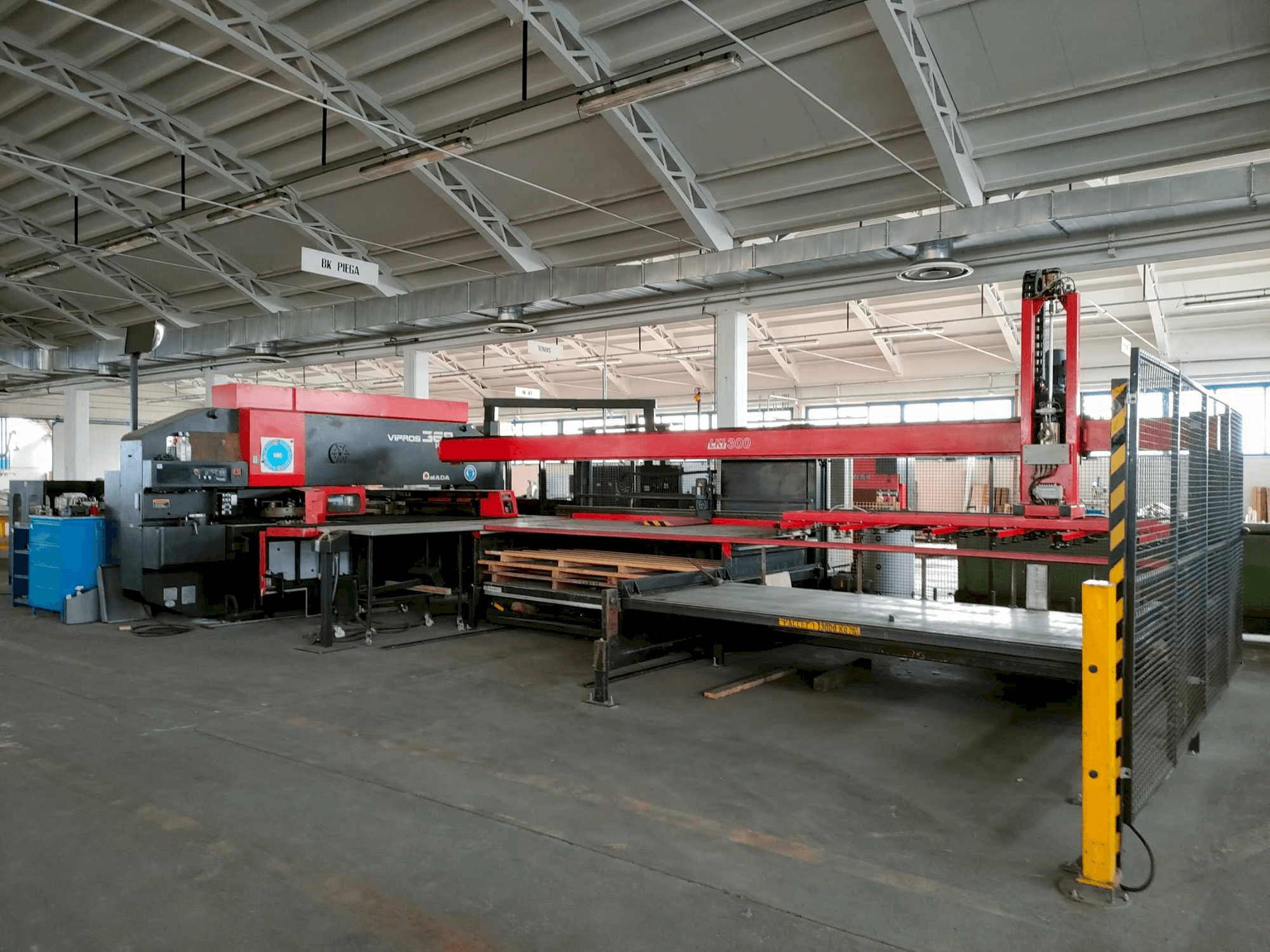 Front view of AMADA VIPROS 368 KING machine