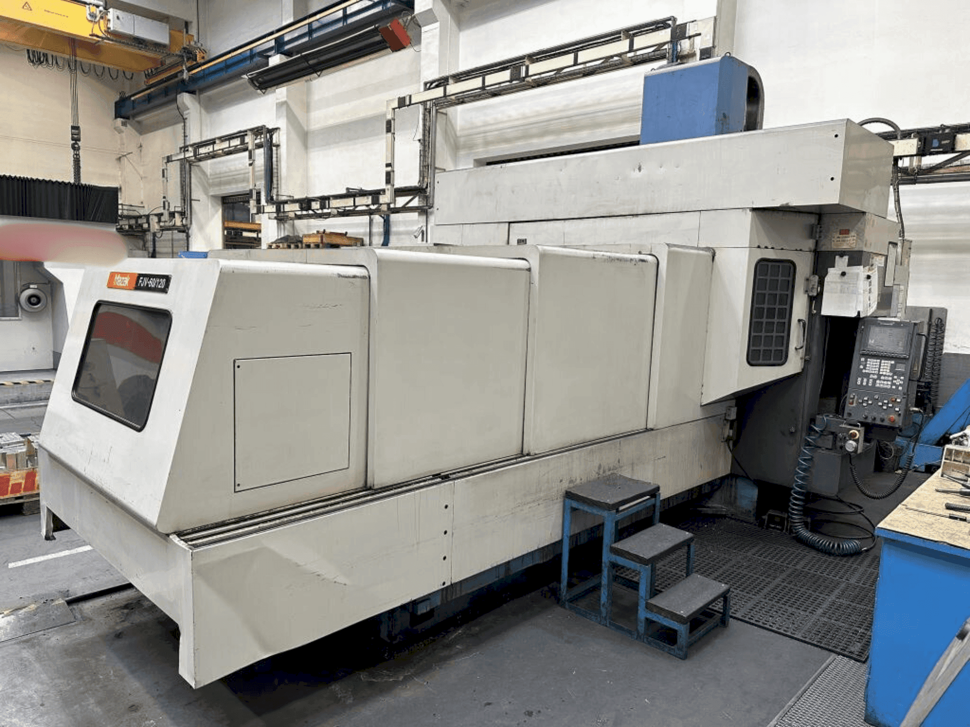 Frontansicht der Mazak FJV 60/120 Maschine