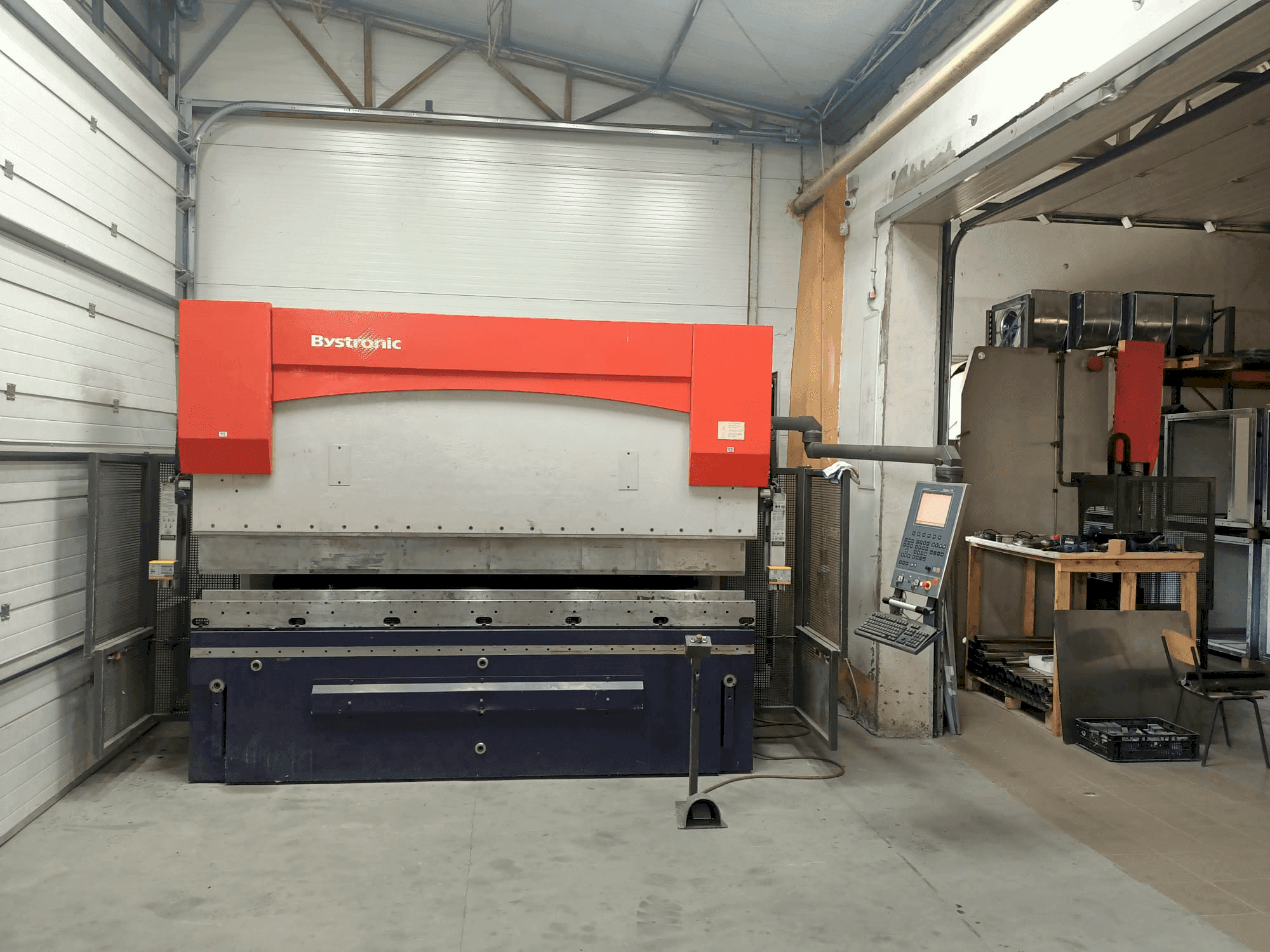 Frontansicht der Bystronic PR100x3100 Maschine