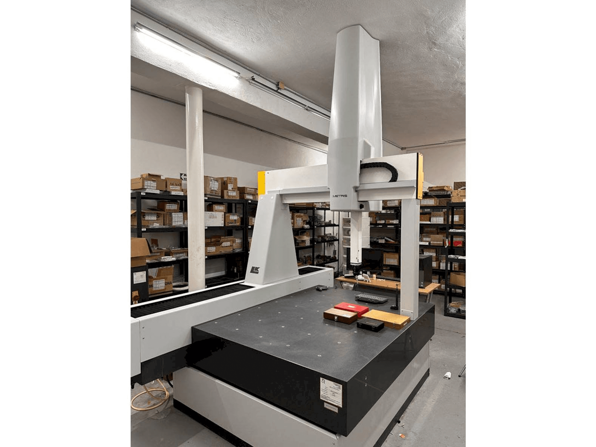 Frontansicht der NIKON LK V 15.10.8 Maschine