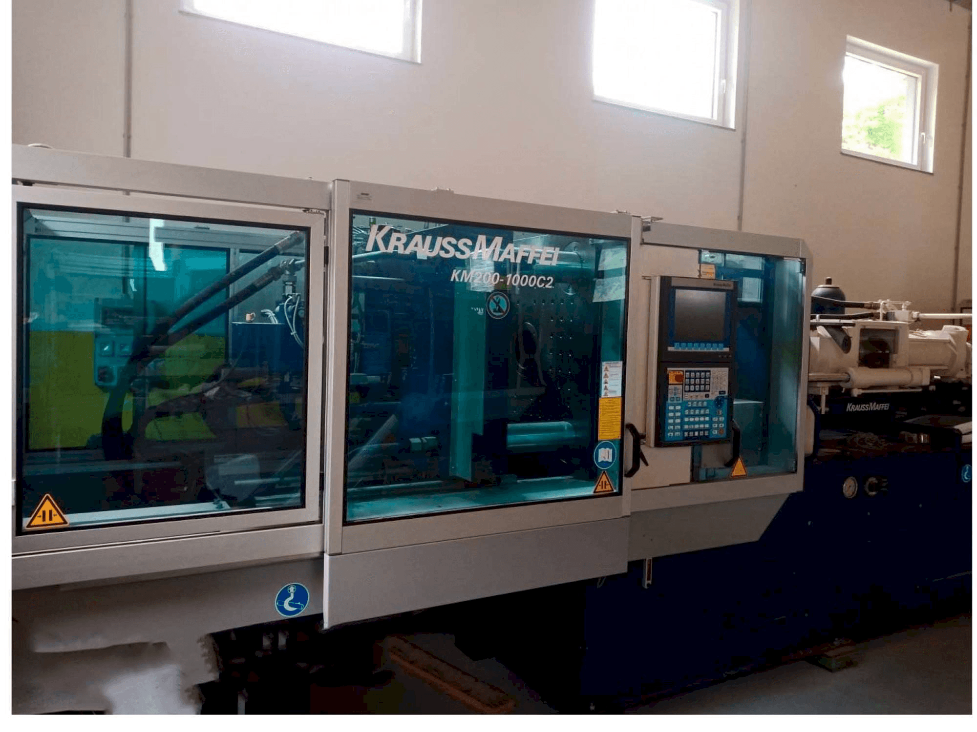 Frontansicht der Krauss Maffei KM 200/1000 Maschine