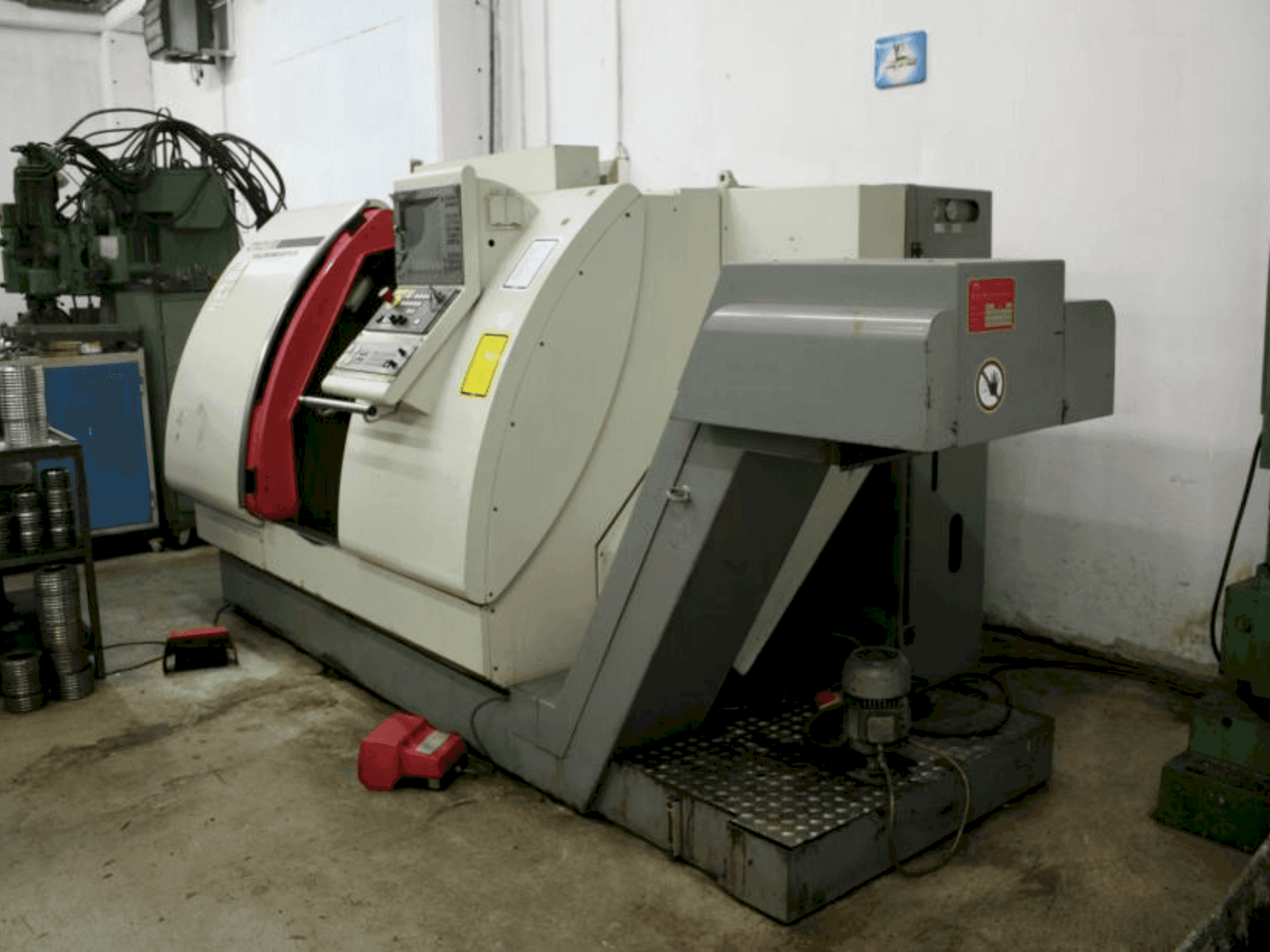 Frontansicht der Gildemeister CTX 400 E Maschine