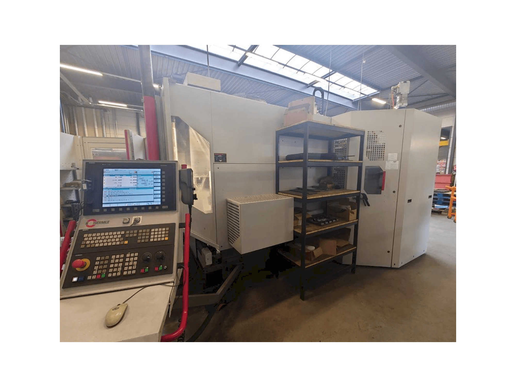 Front view of HERMLE C40U machine