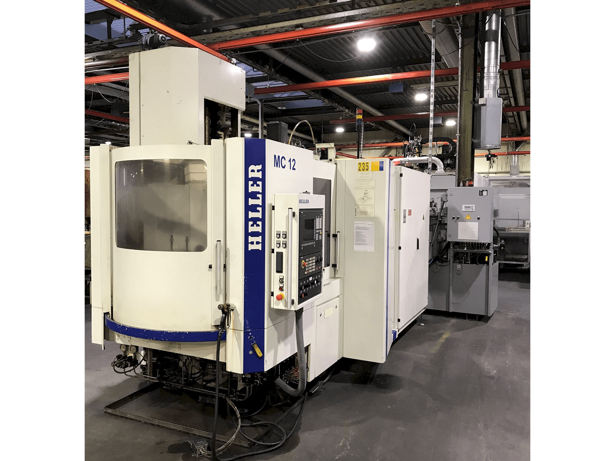 Frontansicht der HELLER MC 12 Maschine