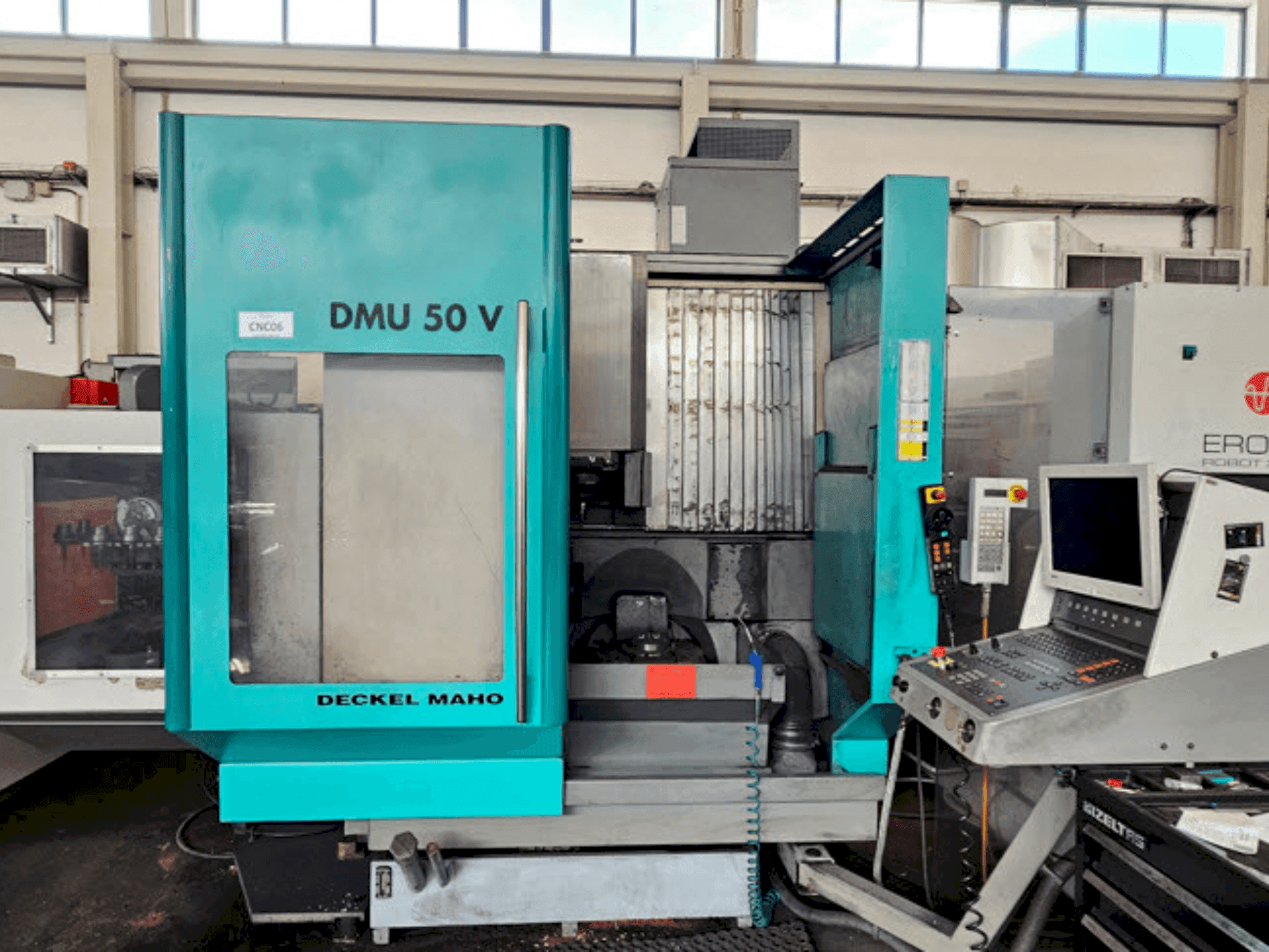 Frontansicht der DECKEL MAHO DMU 50V Maschine