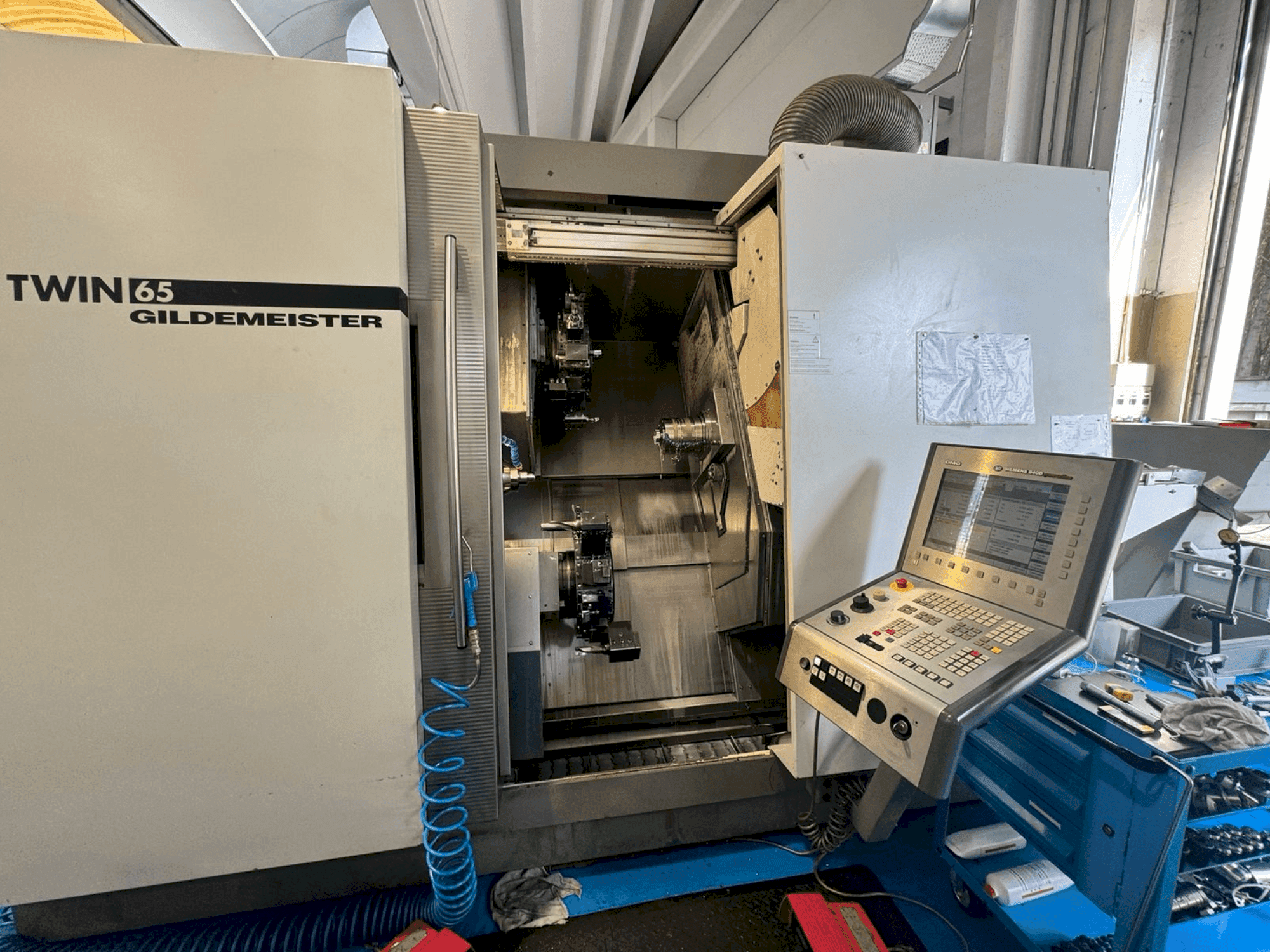 Frontansicht der Gildemeister Twin 65 Maschine