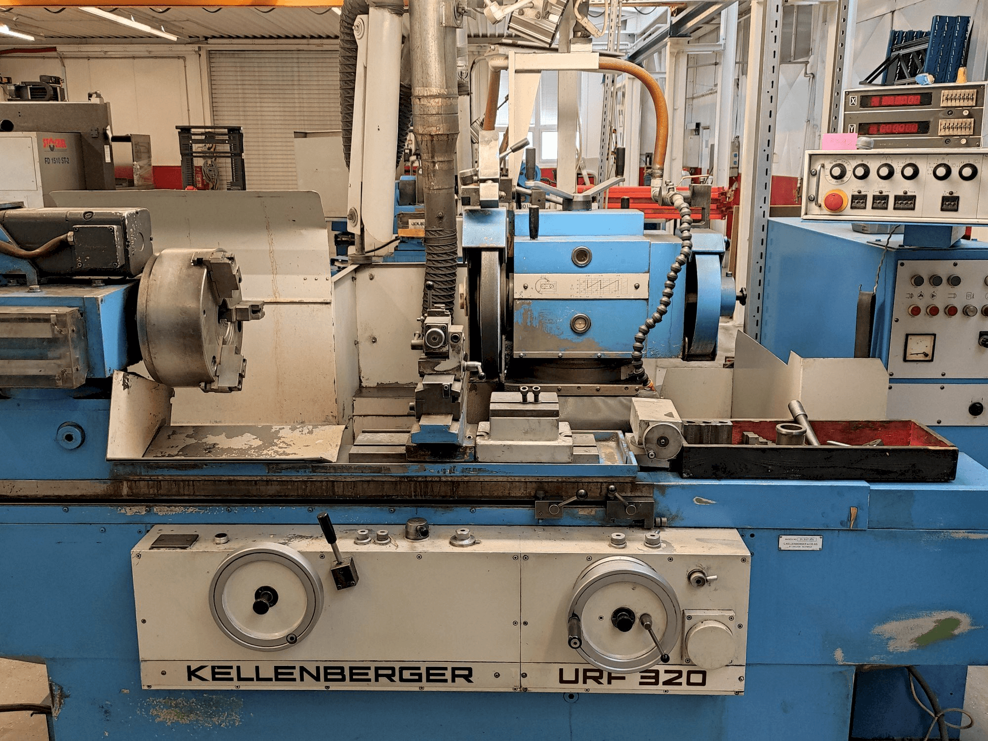 Frontansicht der KELLENBERGER URF 320 Maschine