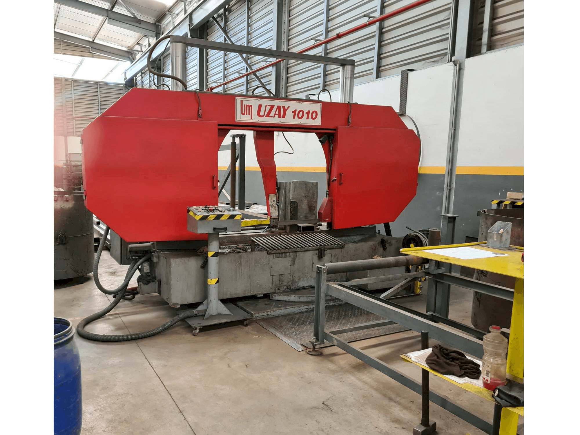 Frontansicht der UZAY MAKINA UMSY 1010 Maschine