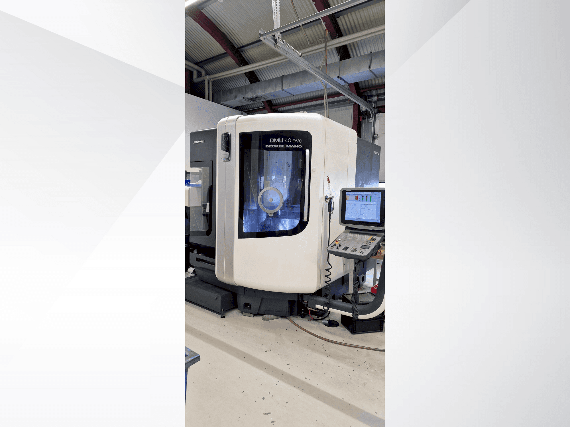 Frontansicht der DMG DECKEL MAHO DMU 40 evo Maschine