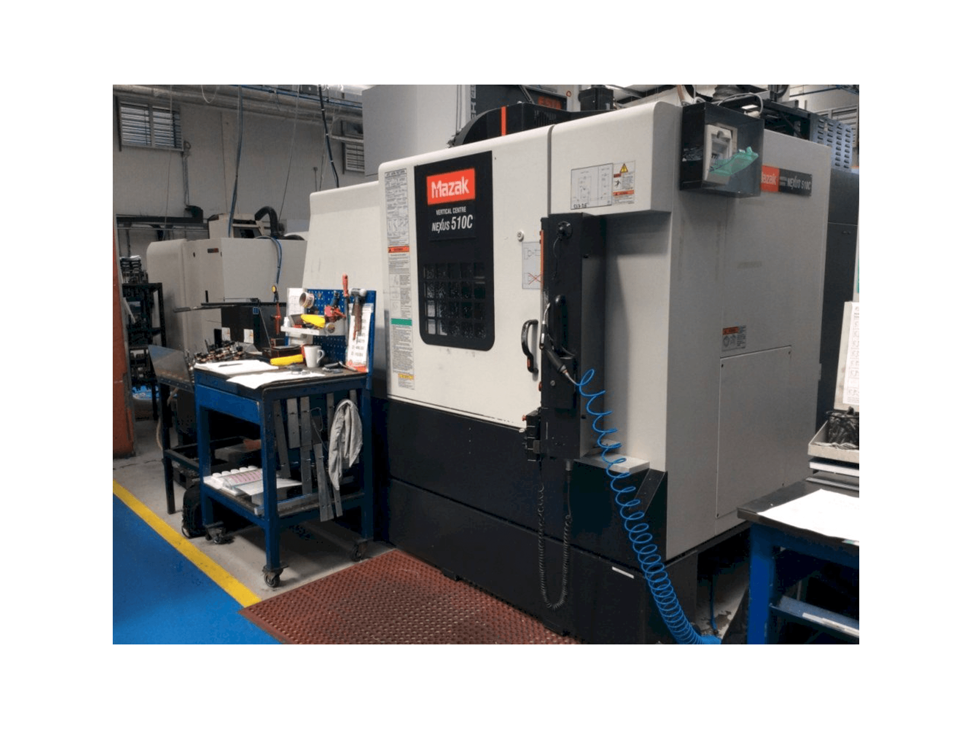 Frontansicht der Mazak Nexus VCN 510C Maschine