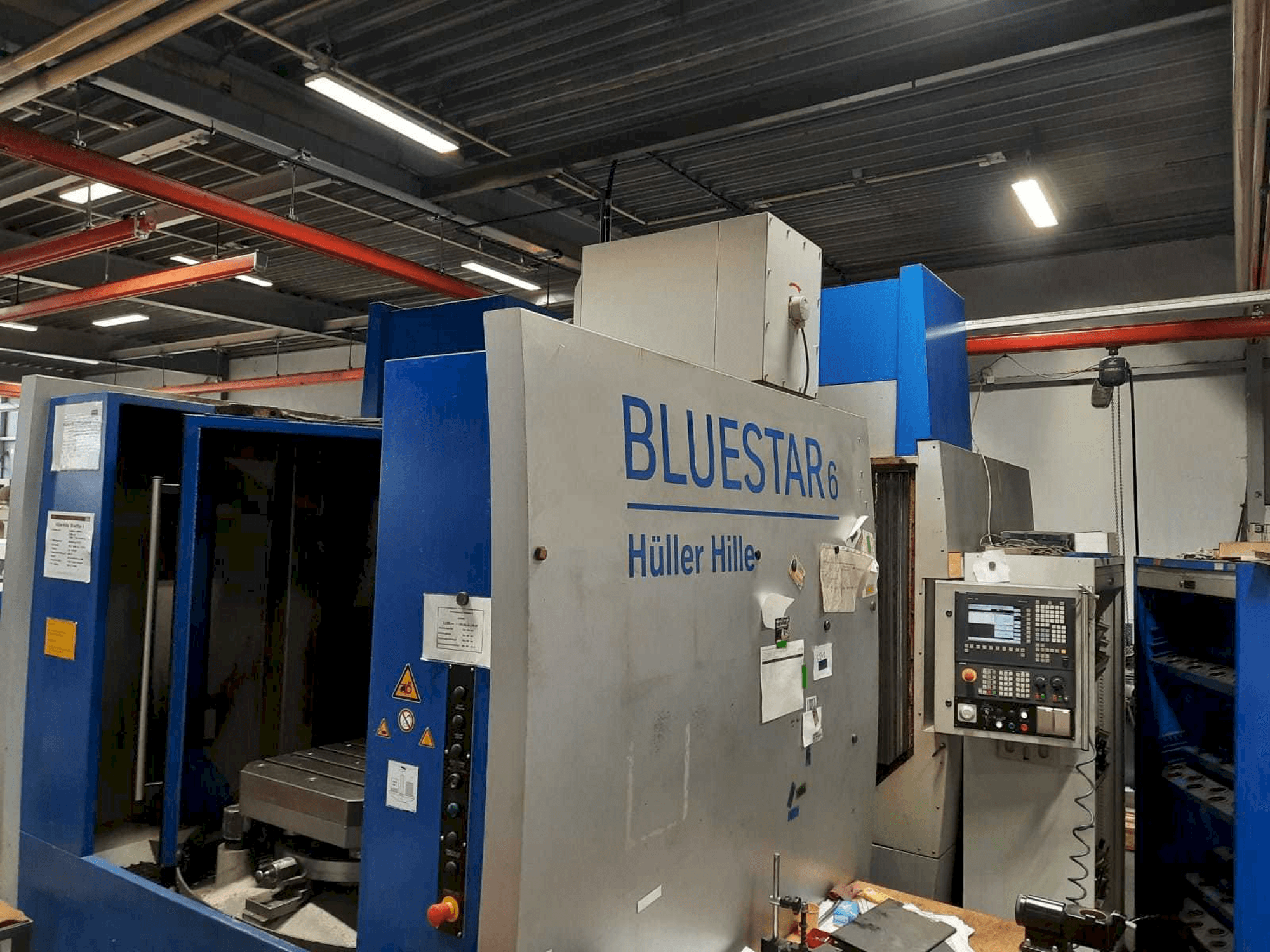 Frontansicht der Hueller Hille Bluestar 6 Maschine