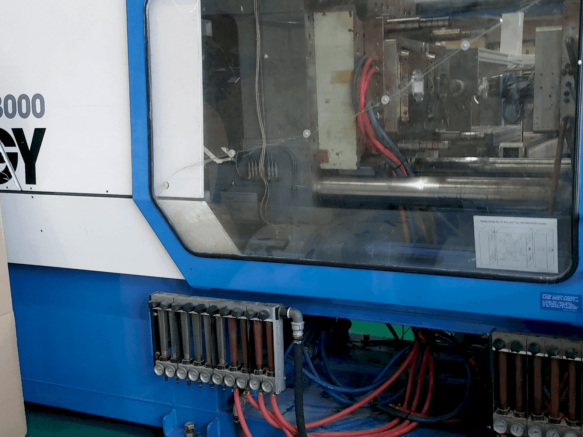 Frontansicht der Netstal S 300 – 1700 Maschine