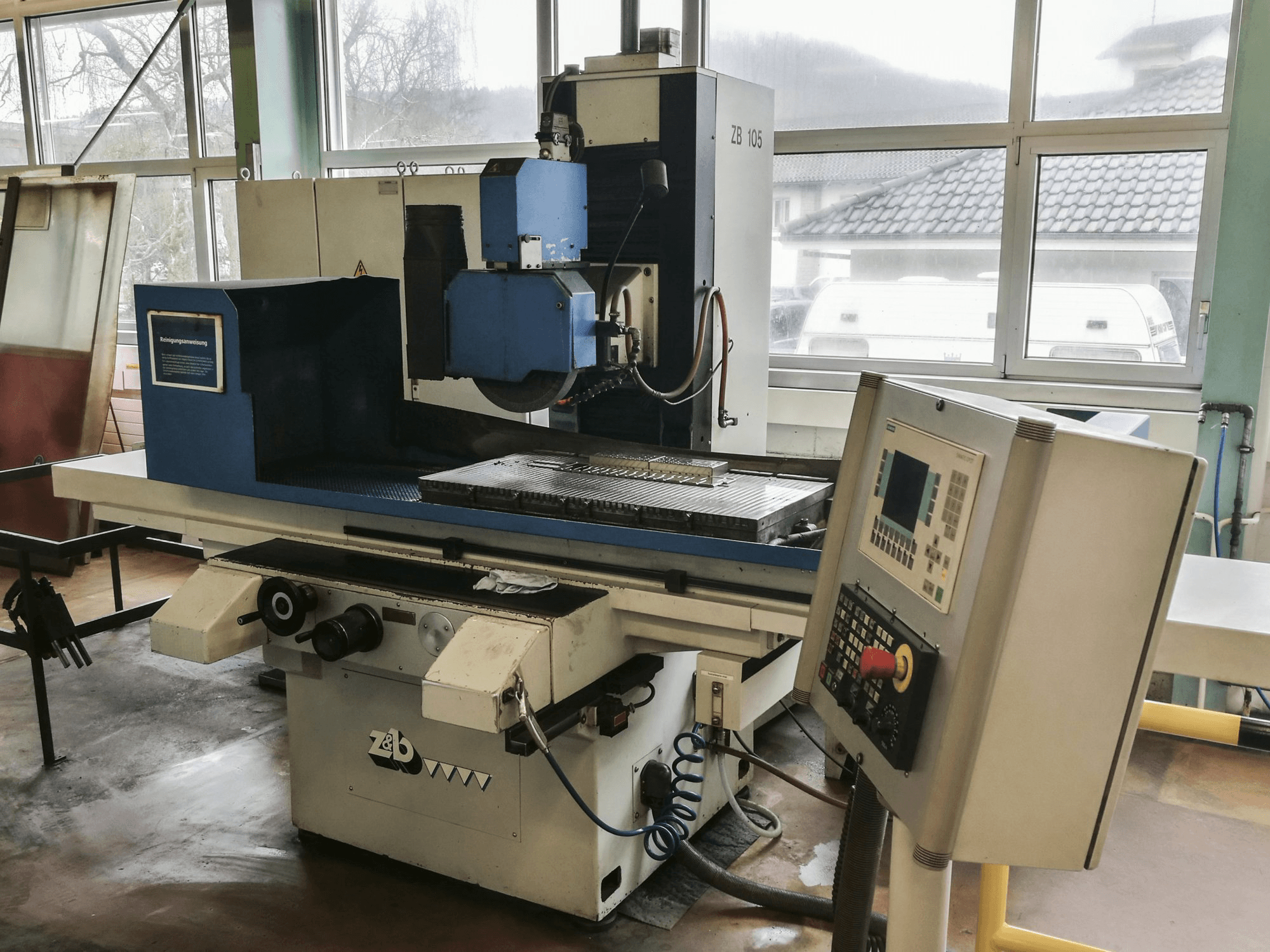 Frontansicht der ZIERSCH & BALTRUSCH NC-SUPERPLUS ZB 105 Maschine