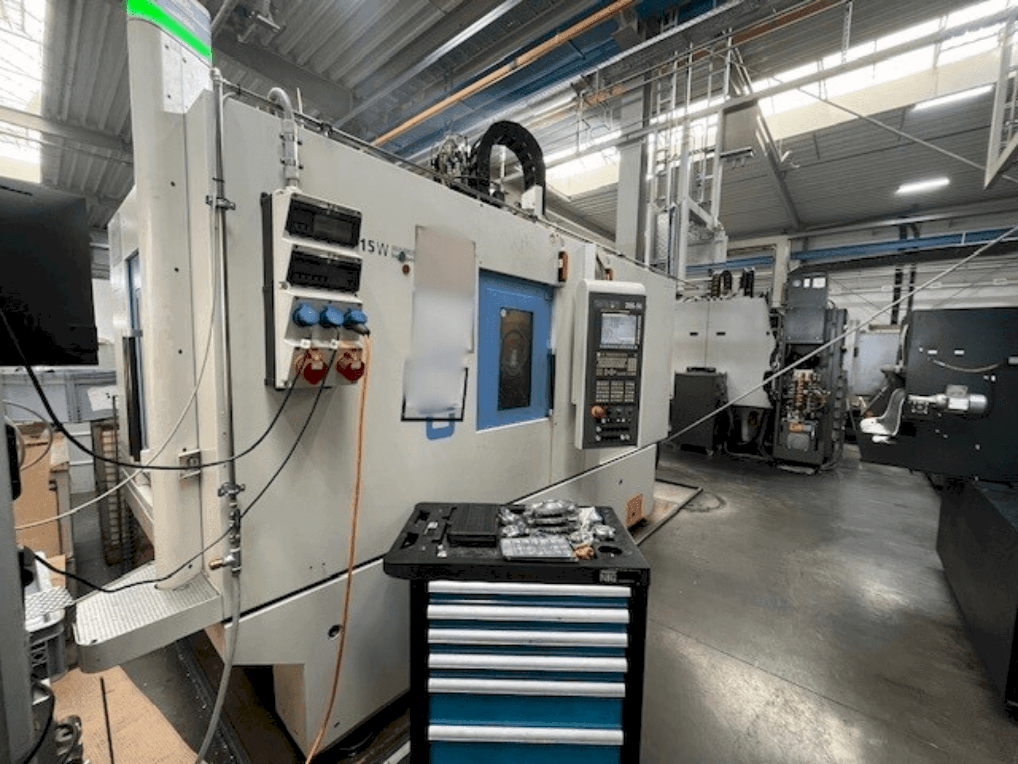 Frontansicht der CHIRON FZ 15 W Magnum HS Maschine