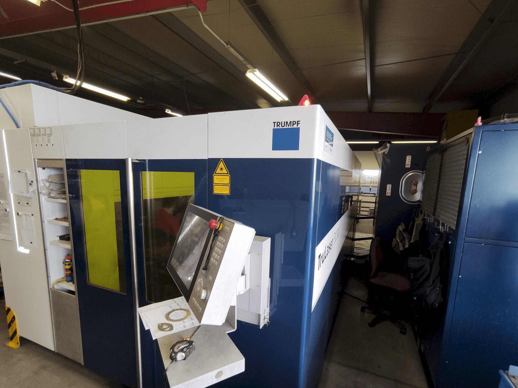 Frontansicht der Trumpf TruLaser 3030 Fiber Maschine