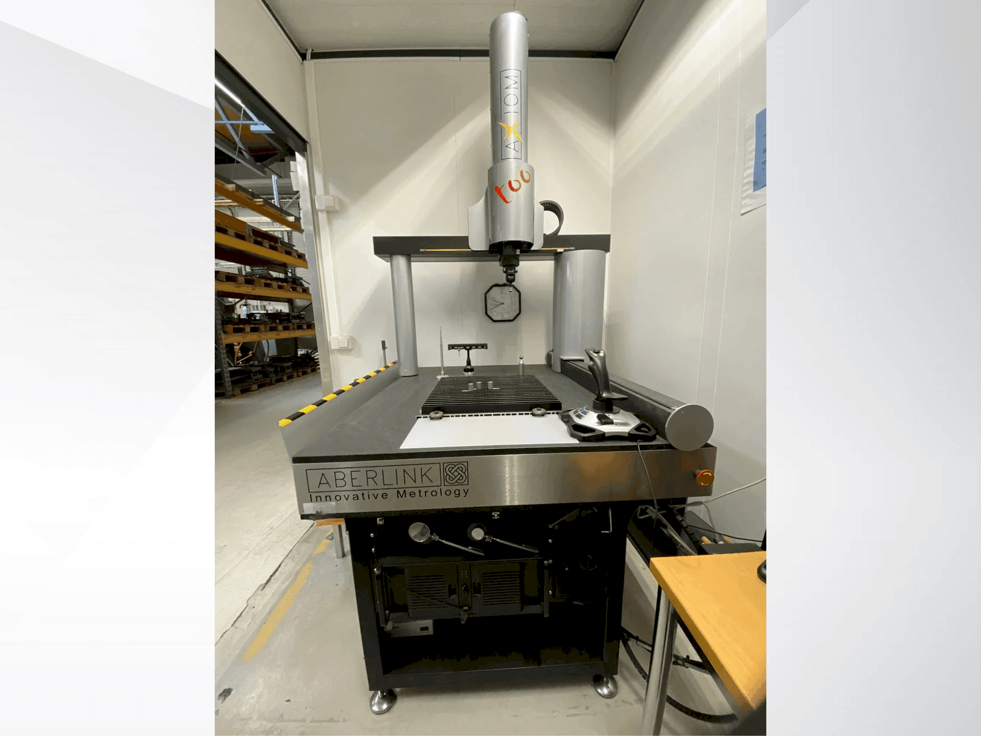 Frontansicht der ABERLINK Axiom Too CNC Maschine