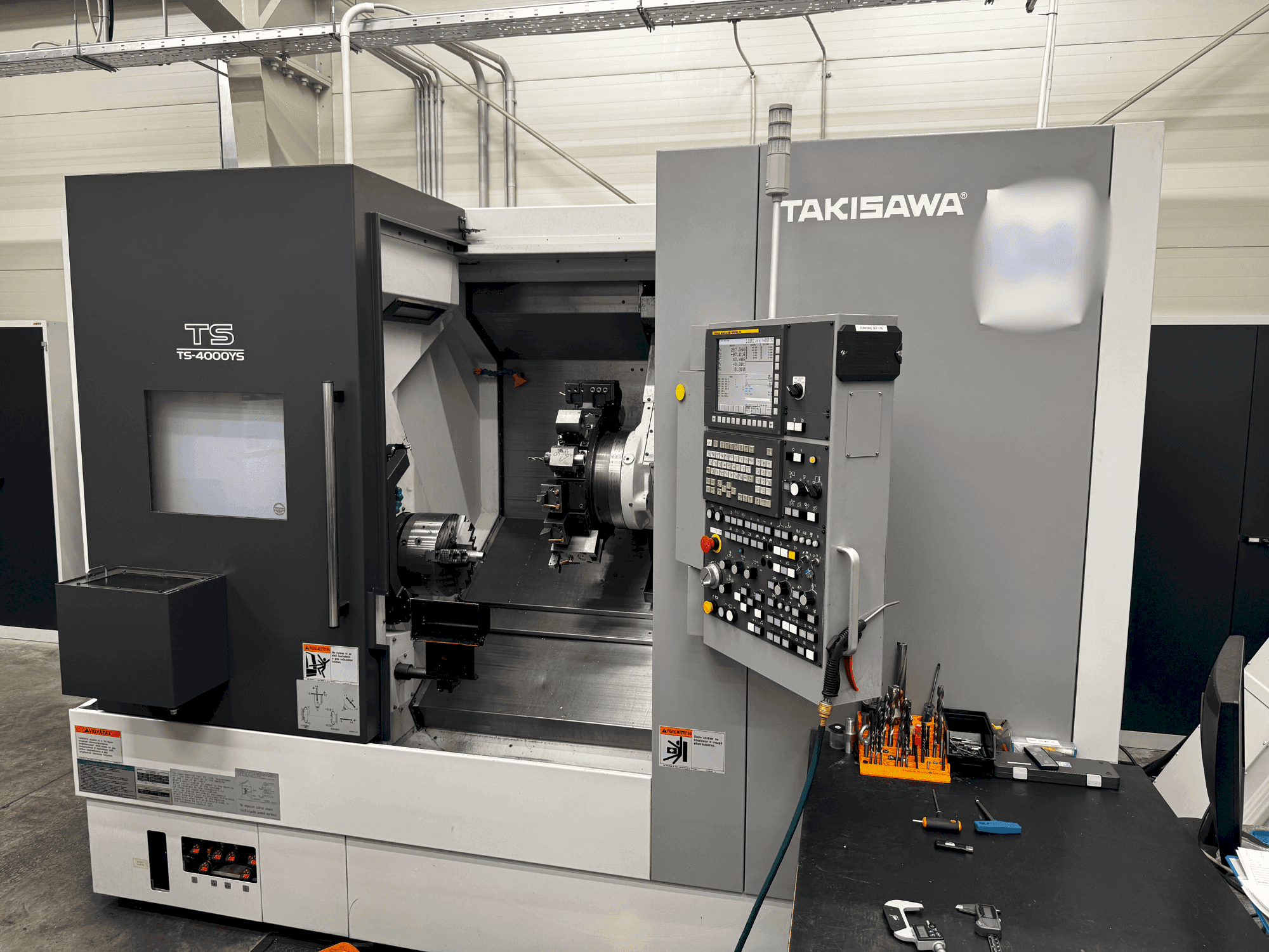 Frontansicht der Takisawa TS-4000YS Maschine
