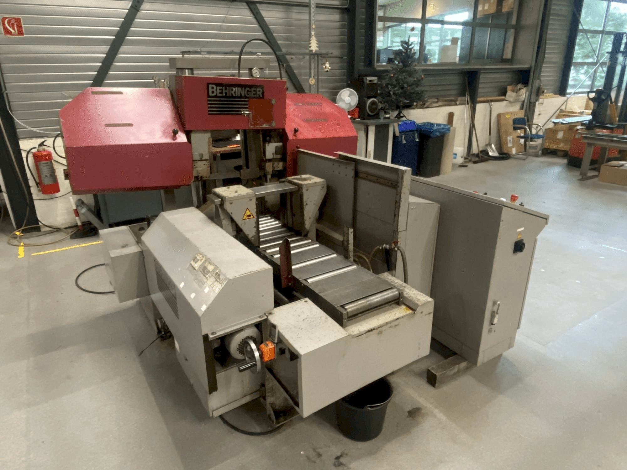 Frontansicht der Behringer HPB 303A Maschine