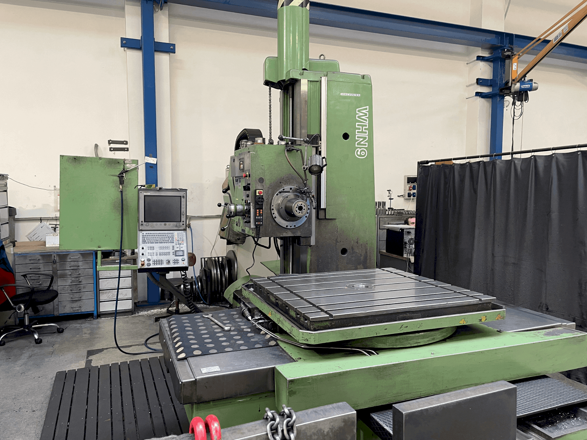 Front view of TOS WHN 9B NC machine