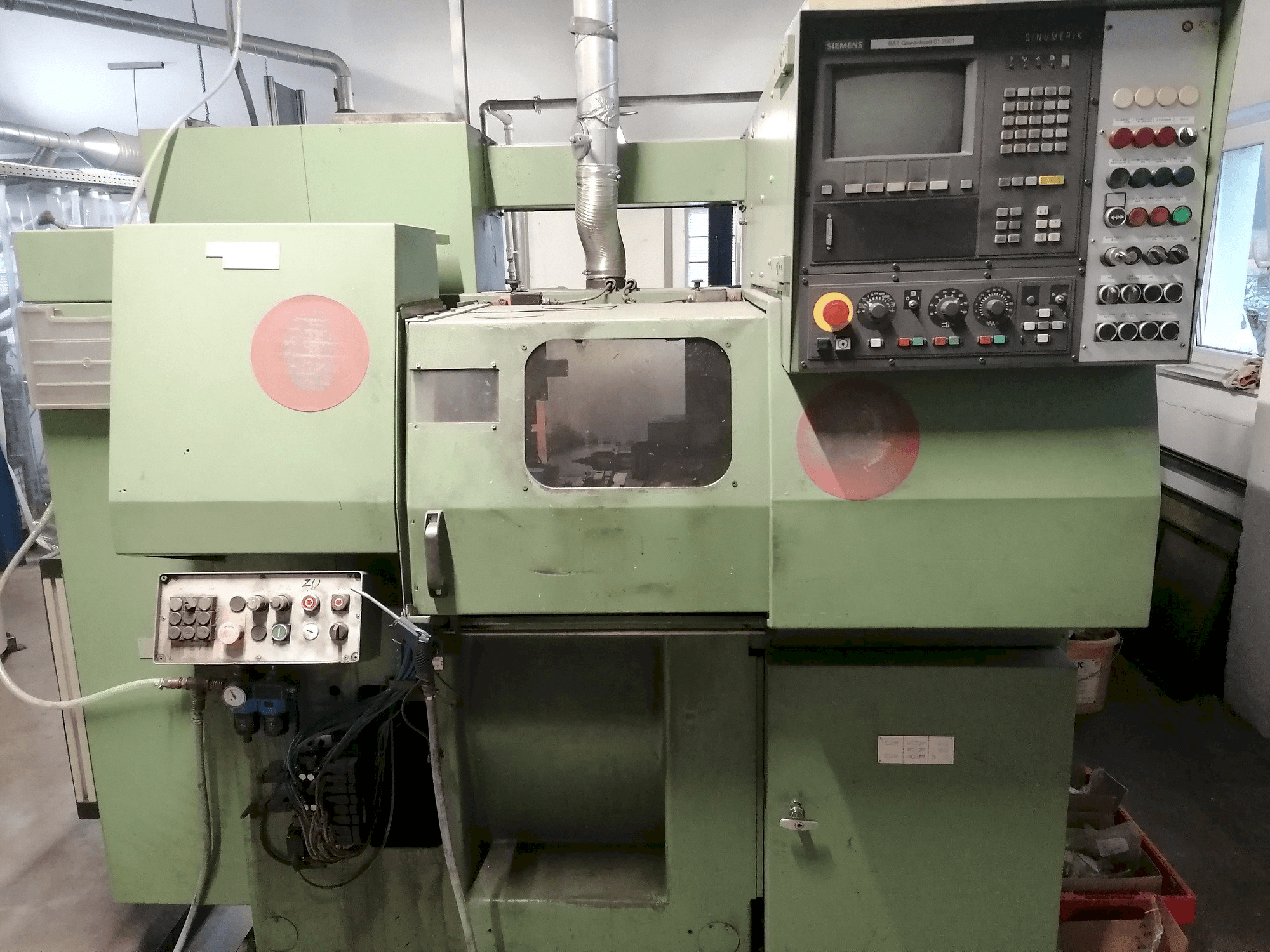 Frontansicht der Scherer - Feinbau Snc 100 (1999) Maschine