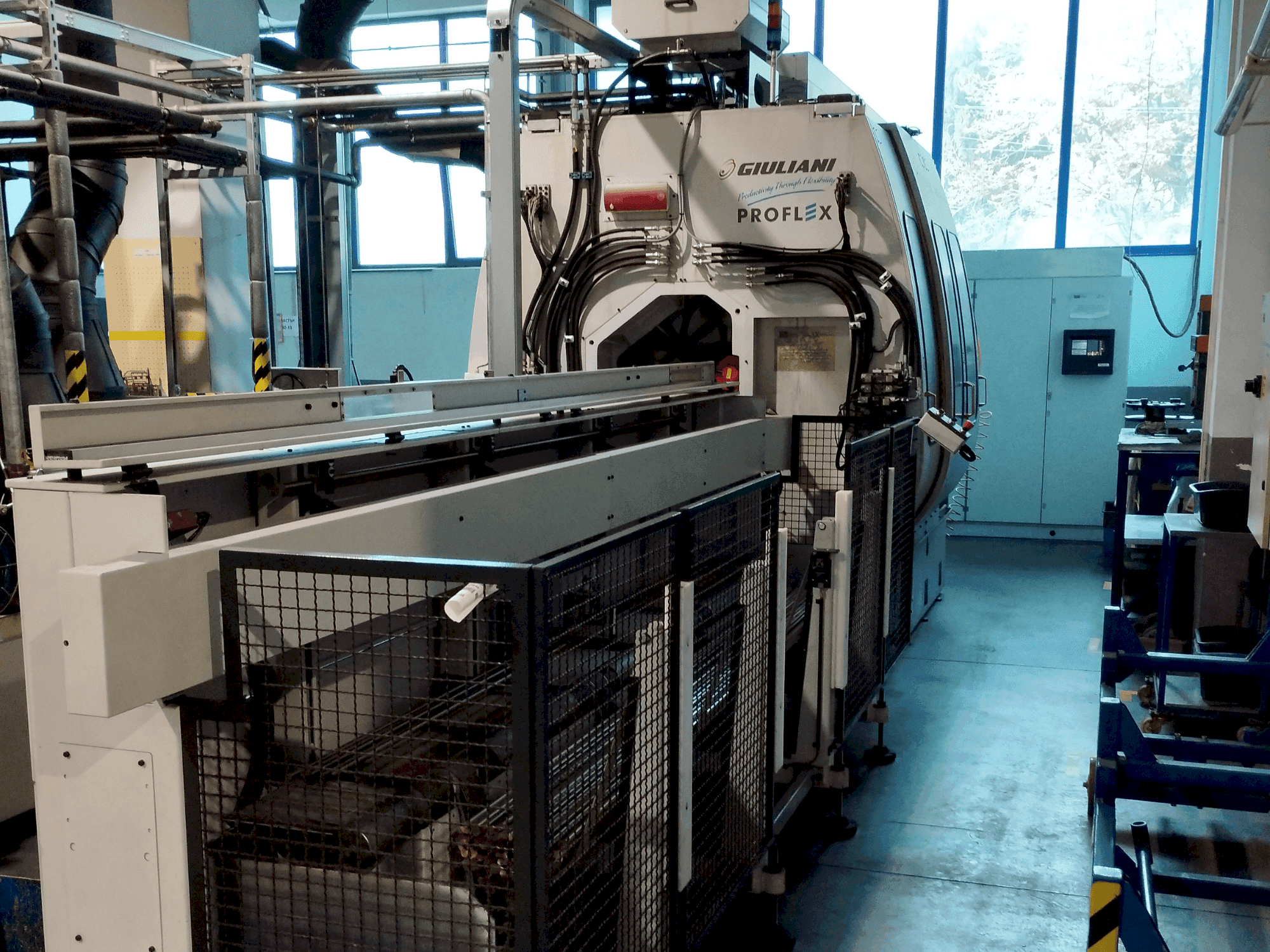 Front view of GINDUMAC Proflex 5/7 machine